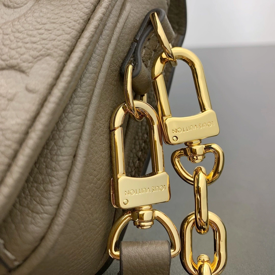 MOMO--8V M25910 high quality version Pochette Métis East West Monogram Empreinte item:E-B000L1809T
