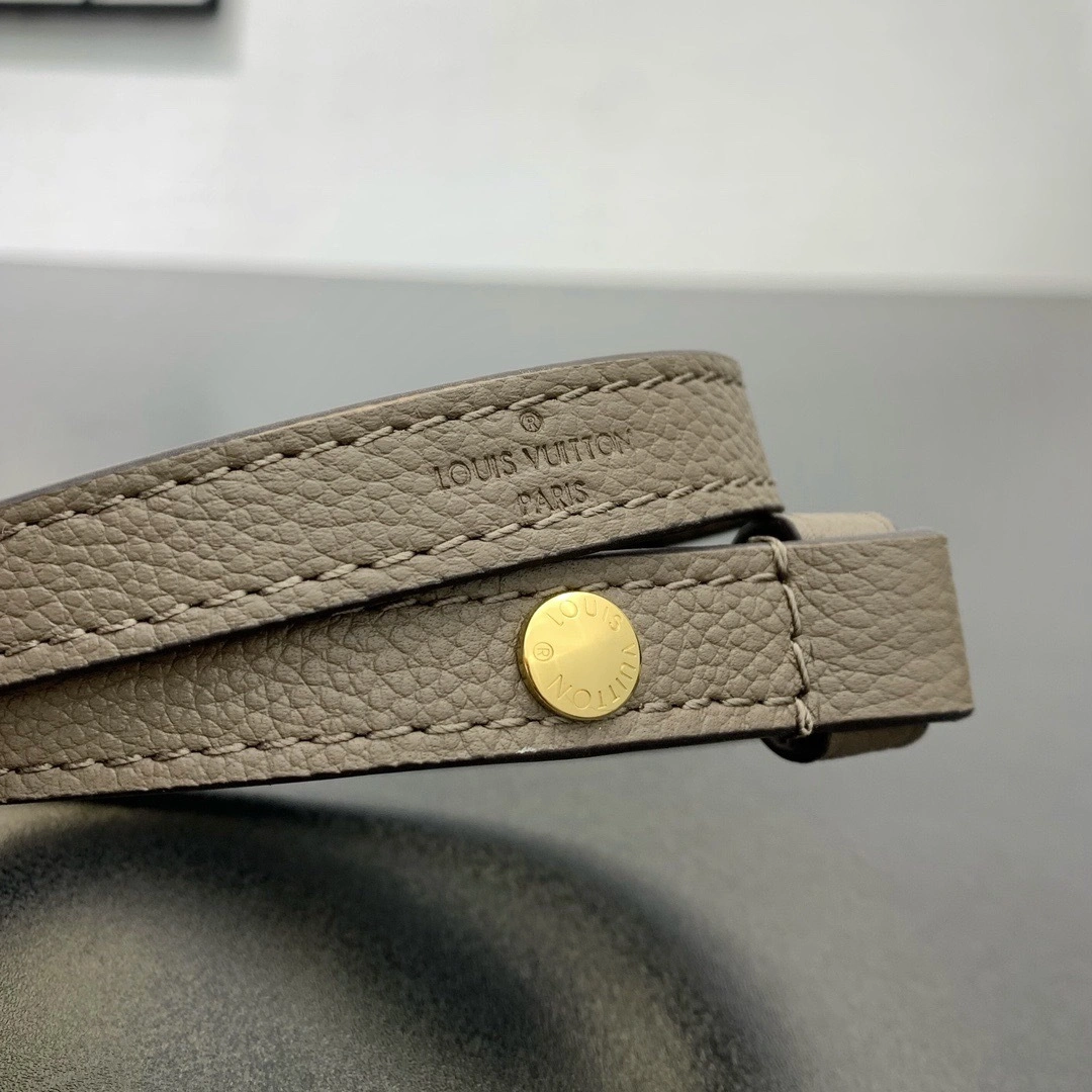 MOMO--8V M25910 high quality version Pochette Métis East West Monogram Empreinte item:E-B000L1809T
