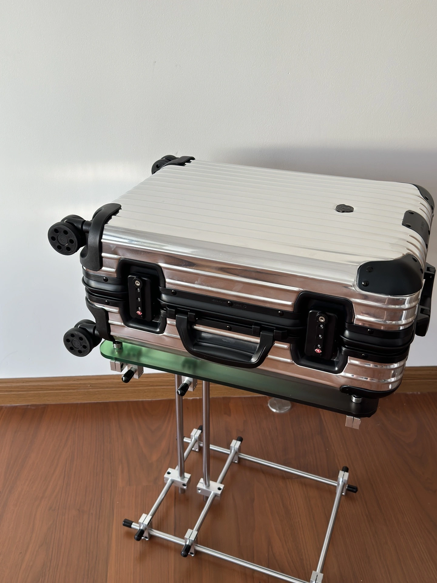 MOMO-- Ri7ow1 92590053 high quality version Moncler x Rimowa Reflection item:E-B000J2315H