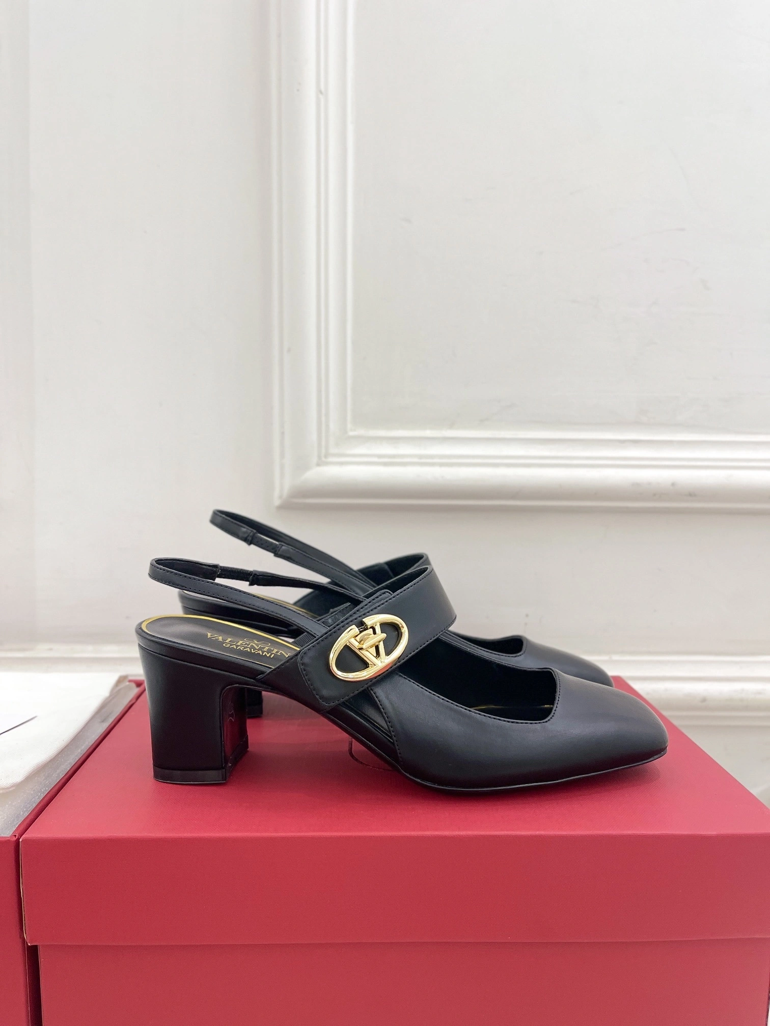 COCO-- V1859ti9o 5W2S0J-Y1EEY_0NO Roman Stud Calfskin goatskin Heel height：6CM item:D-X150L2565