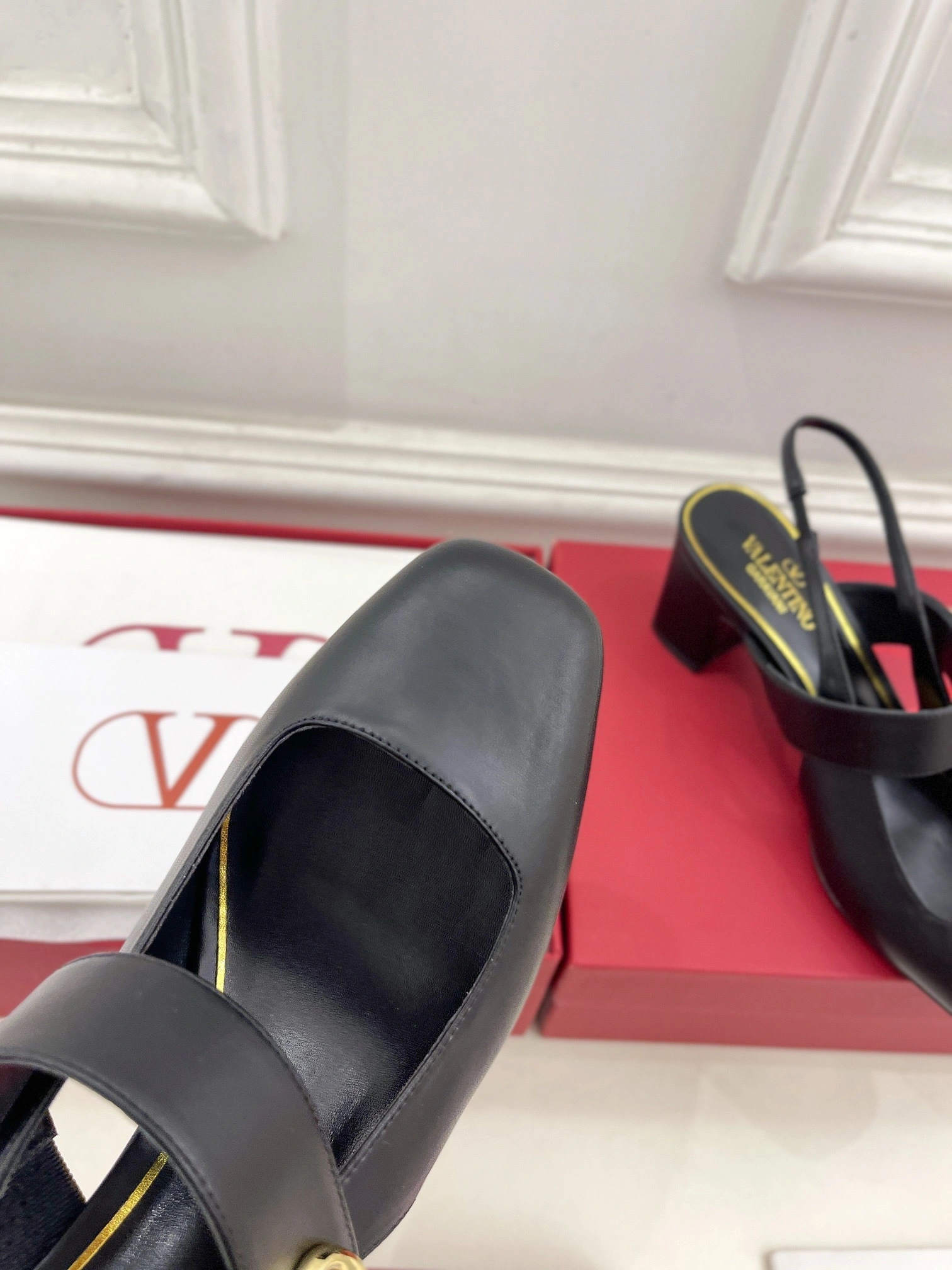 COCO-- V1859ti9o 5W2S0J-Y1EEY_0NO Roman Stud Calfskin goatskin Heel height：6CM item:D-X150L2565