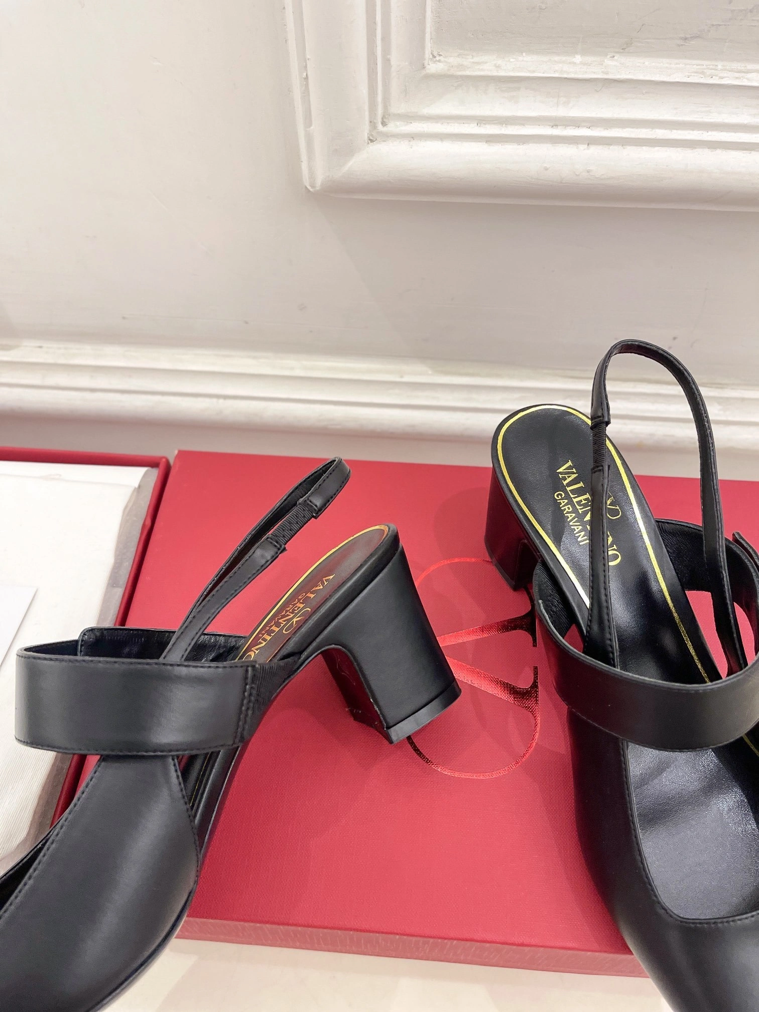 COCO-- V1859ti9o 5W2S0J-Y1EEY_0NO Roman Stud Calfskin goatskin Heel height：6CM item:D-X150L2565