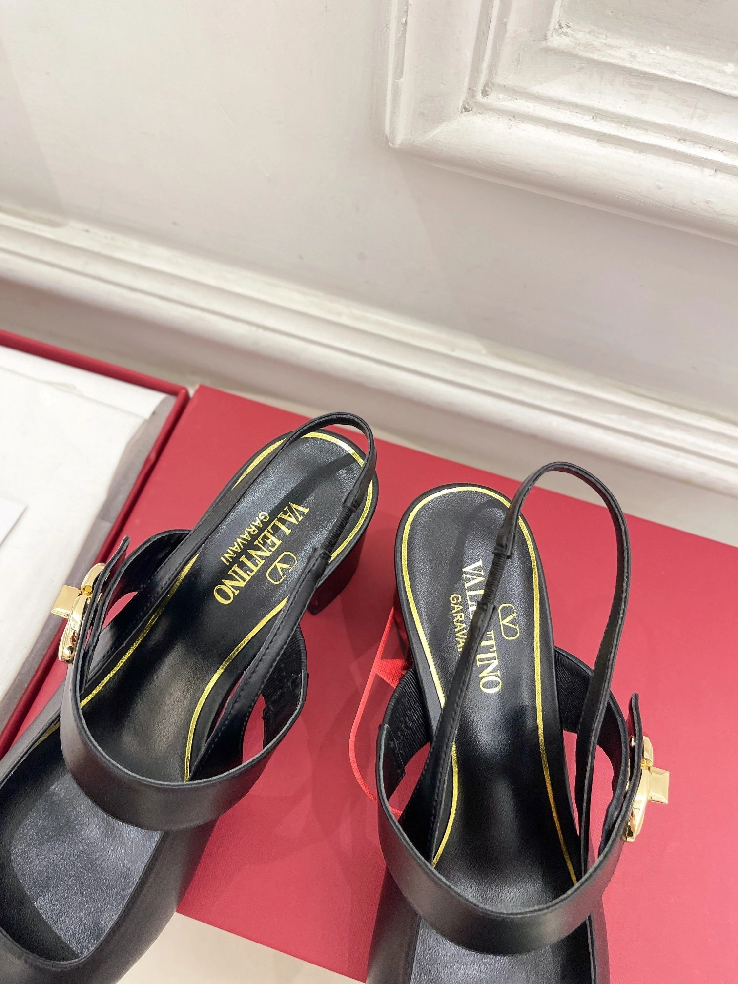 COCO-- V1859ti9o 5W2S0J-Y1EEY_0NO Roman Stud Calfskin goatskin Heel height：6CM item:D-X150L2565