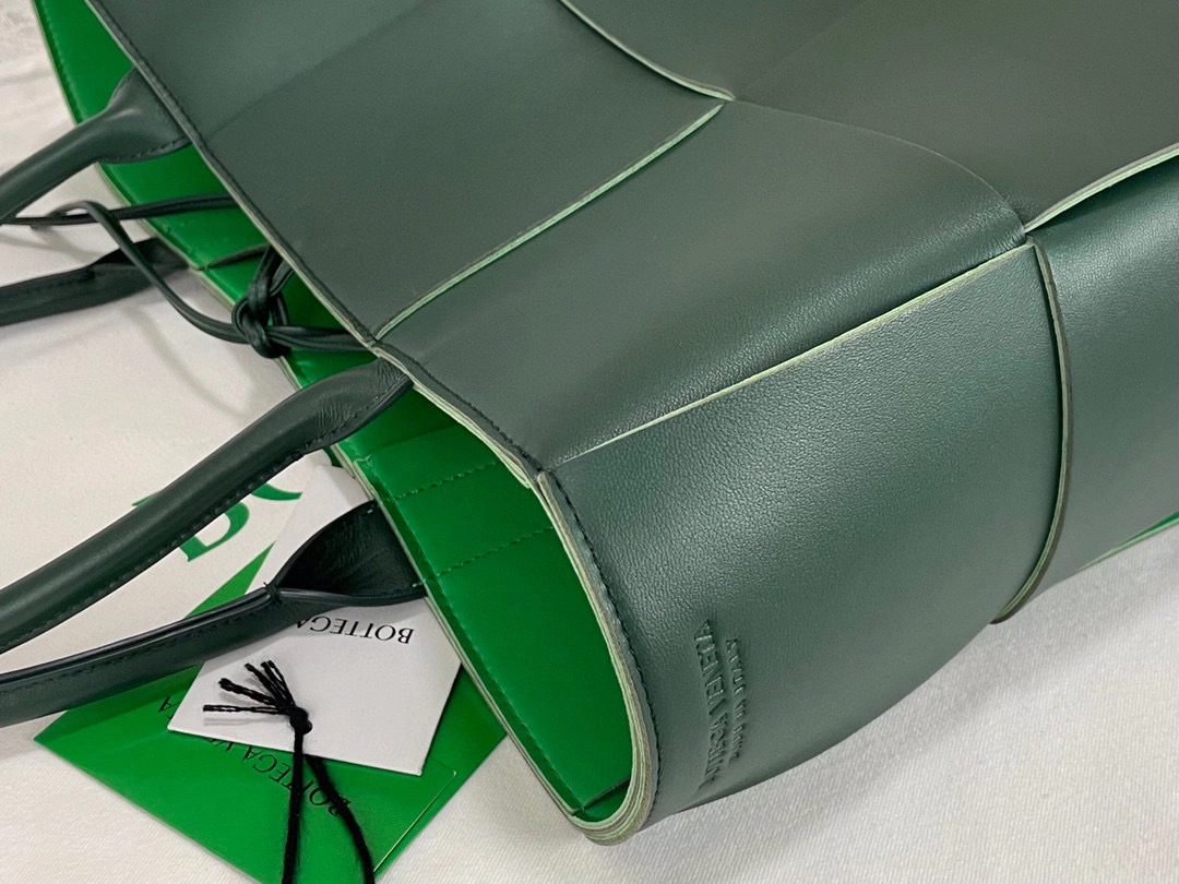 MOMO- high quality version 609175VMAY33038 609175-VMAY3-3038 Arco tote item：B-B063I0708C