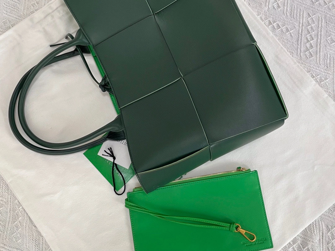 MOMO- high quality version 609175VMAY33038 609175-VMAY3-3038 Arco tote item：B-B063I0708C