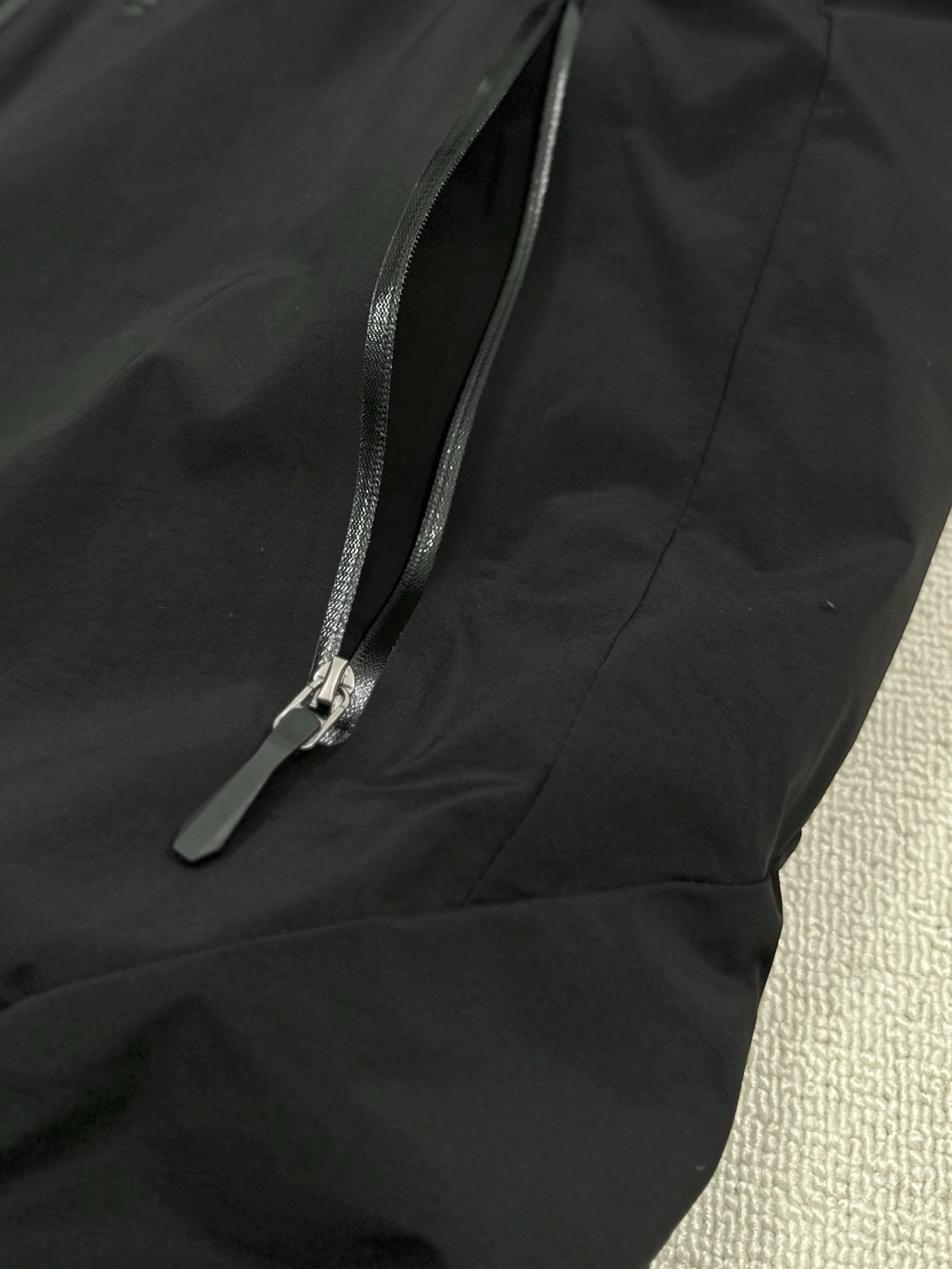 Gemini -- 1r3t5ryx BETA INSULATED JACKET white duck down 2colour item:E-F524L1131-2F