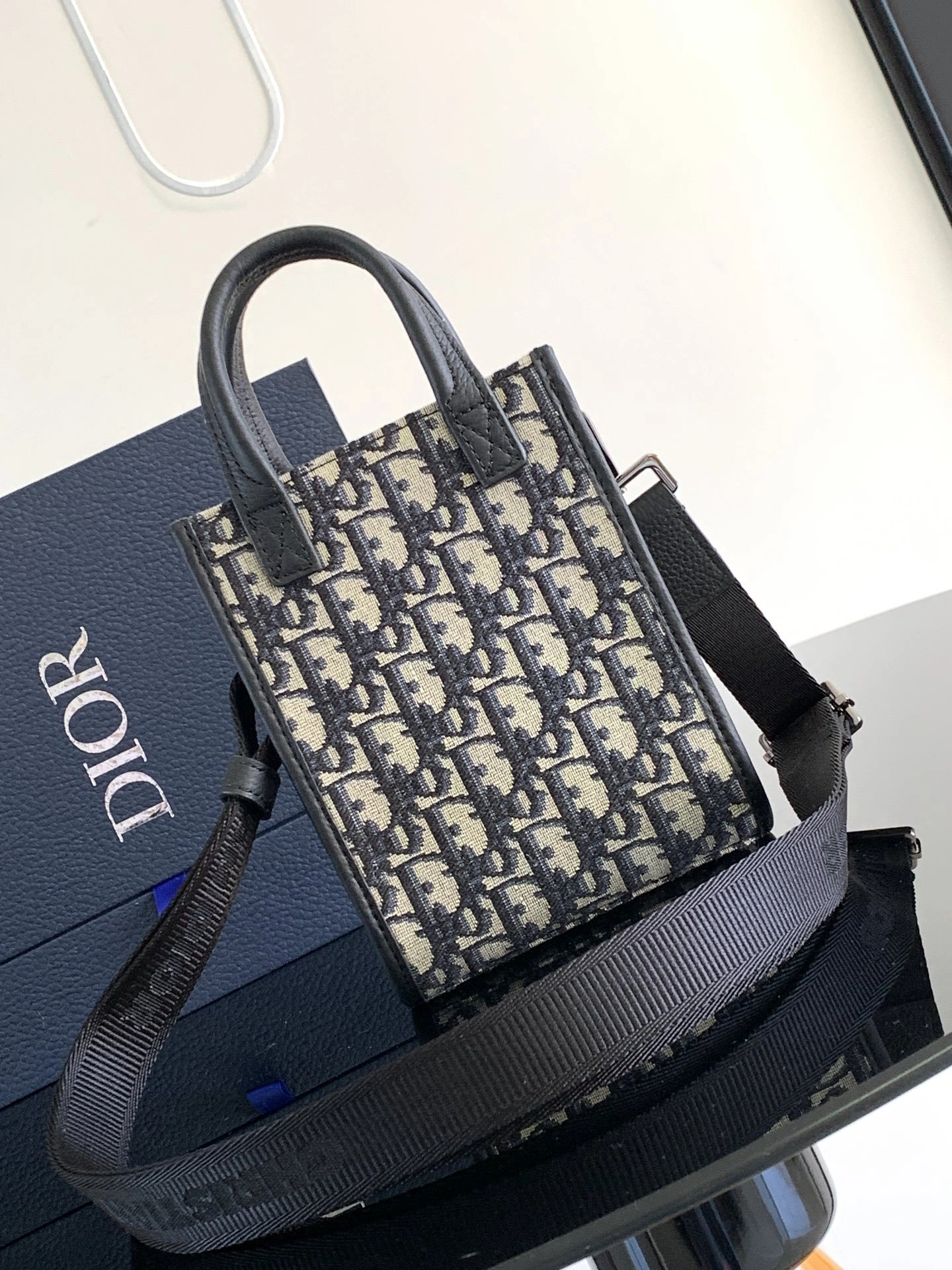 MOMO-- 4ior 2ESWS017YKY-H27E 2ESWS017YKY_H27E Safari North-South cowhide item:D-B109F2017
