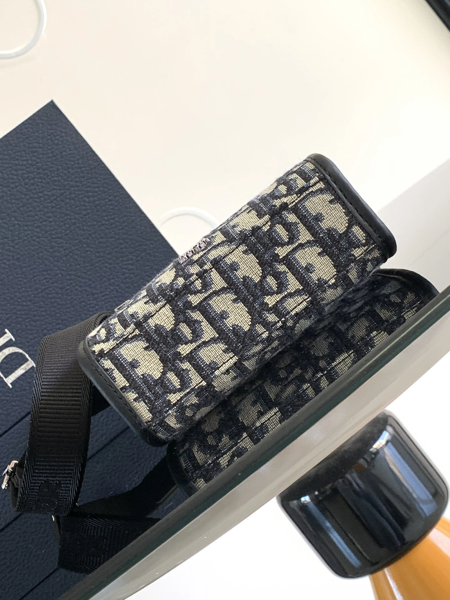 MOMO-- 4ior 2ESWS017YKY-H27E 2ESWS017YKY_H27E Safari North-South cowhide item:D-B109F2017