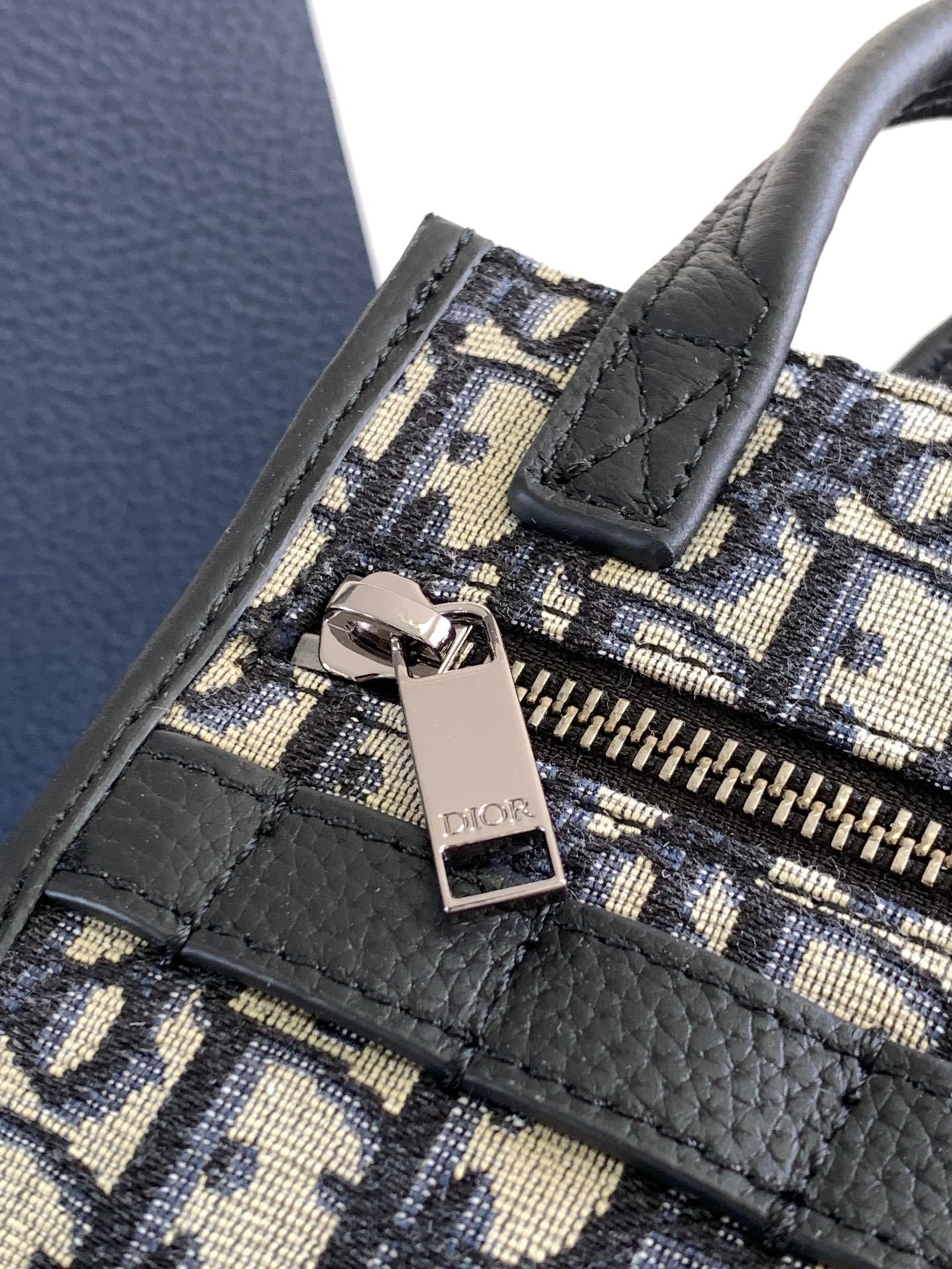 MOMO-- 4ior 2ESWS017YKY-H27E 2ESWS017YKY_H27E Safari North-South cowhide item:D-B109F2017