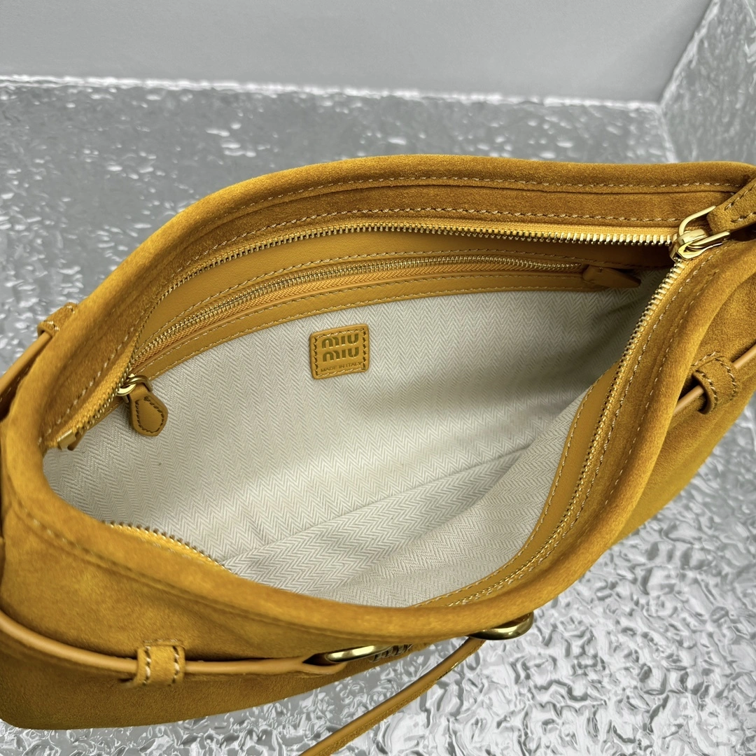 MOMO- 7iu7iu 5BC182_2CSS_F0R55_V_OOO high quality version Aventure 25ss item:E-B664G2021