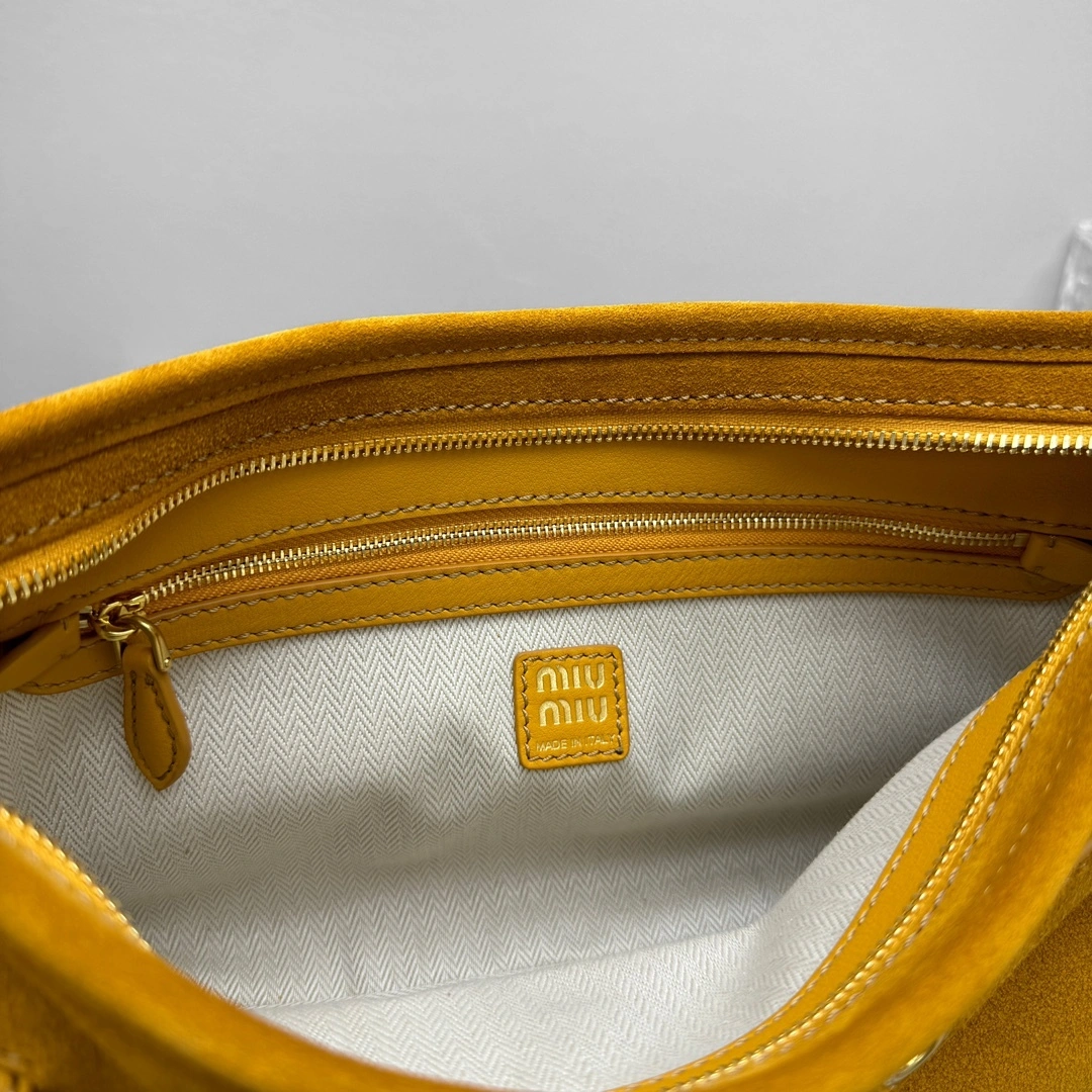 MOMO- 7iu7iu 5BC182_2CSS_F0R55_V_OOO high quality version Aventure 25ss item:E-B664G2021