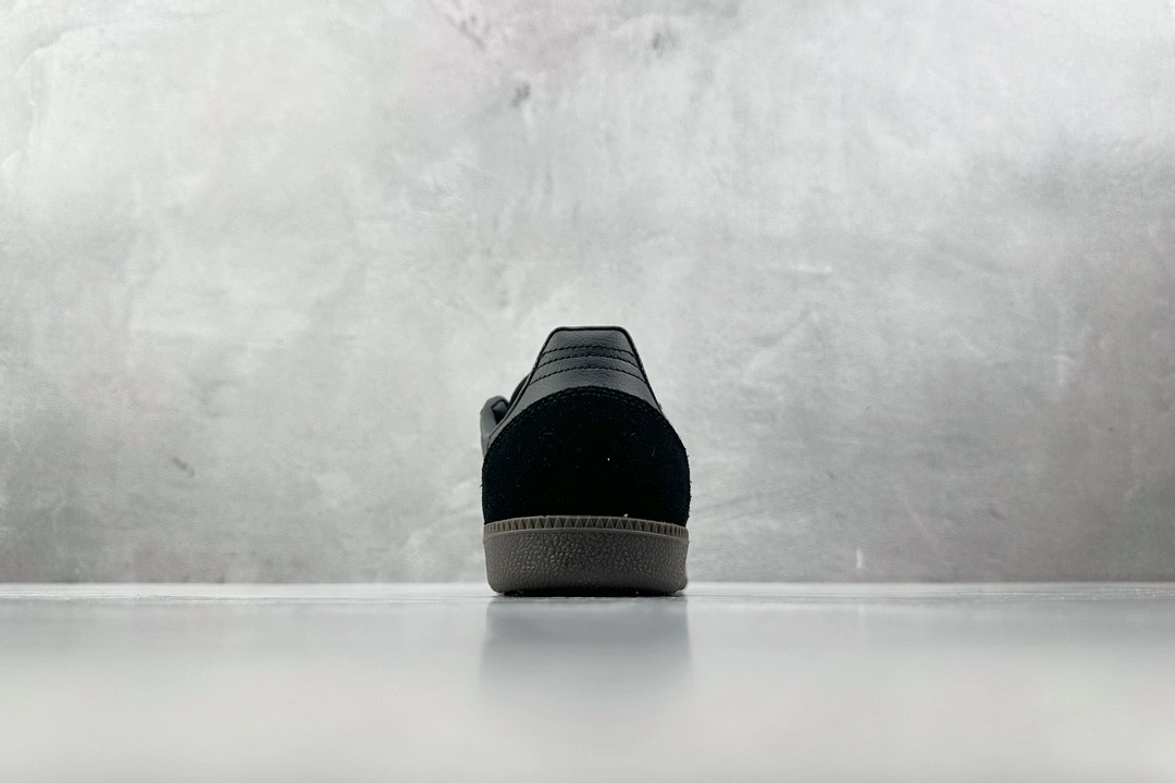 Flying pig--14i41s IH4979 Dover Street Market x originals Samba item: E-X000L2406B