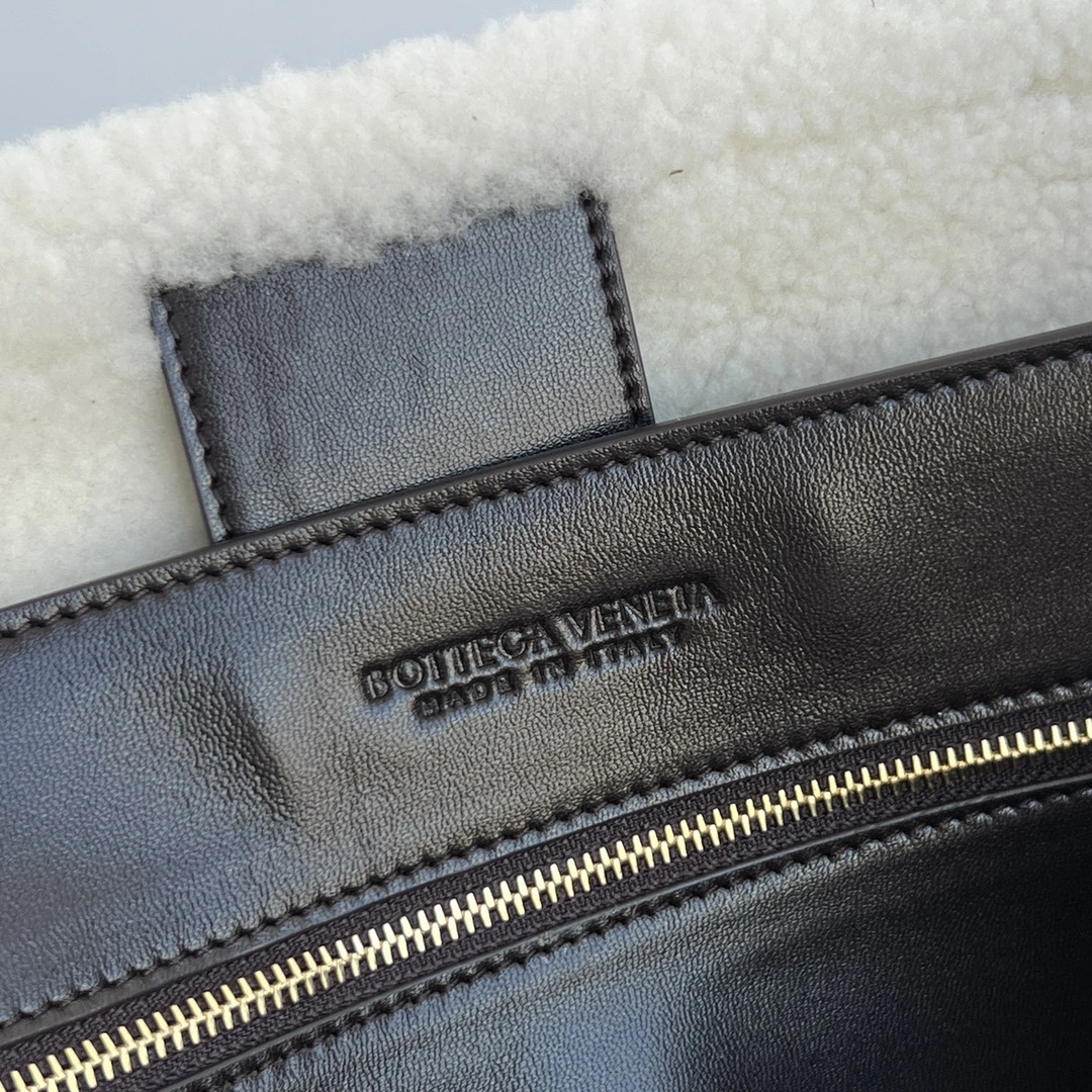 Custombag-- V595t1 806085V2GR32055 counters quality Andiamo sheepskin item:E-B000B2552