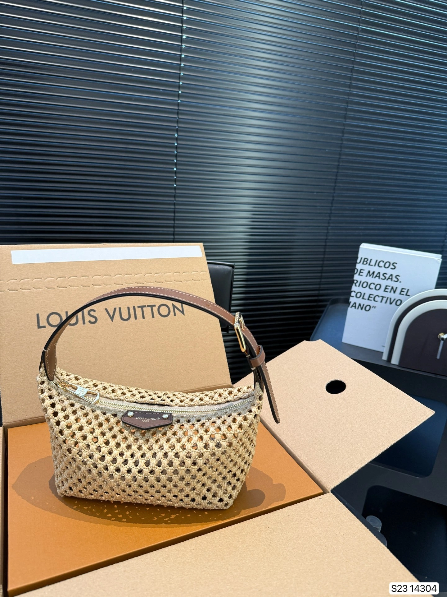momo-- 8V 14304 high quality version item:E-B101F1795H