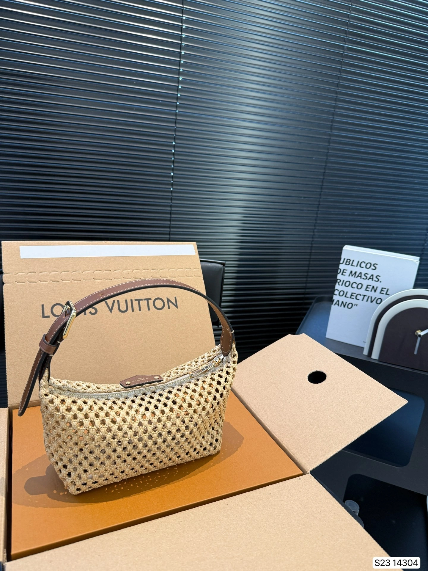 momo-- 8V 14304 high quality version item:E-B101F1795H