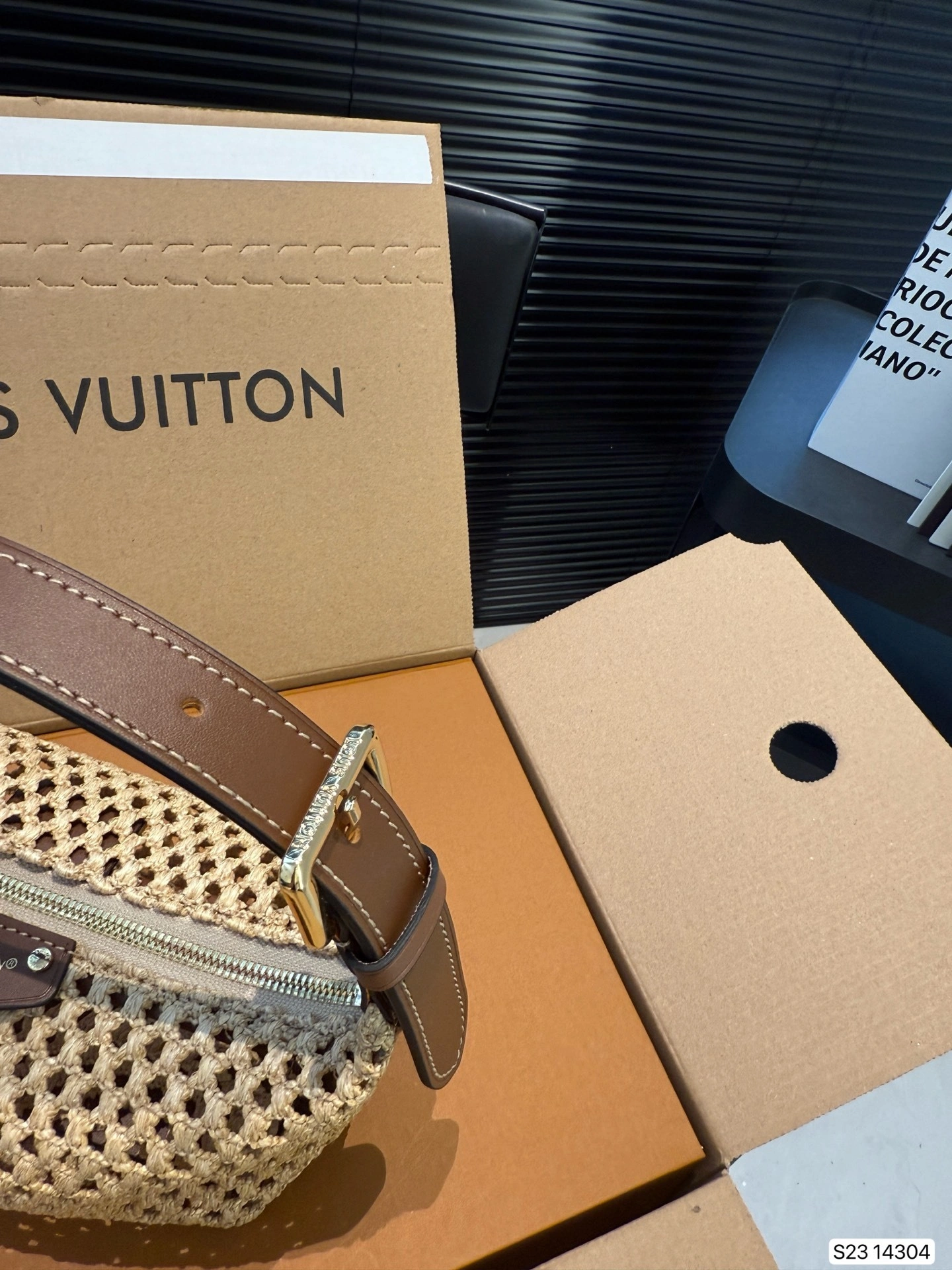 momo-- 8V 14304 high quality version item:E-B101F1795H