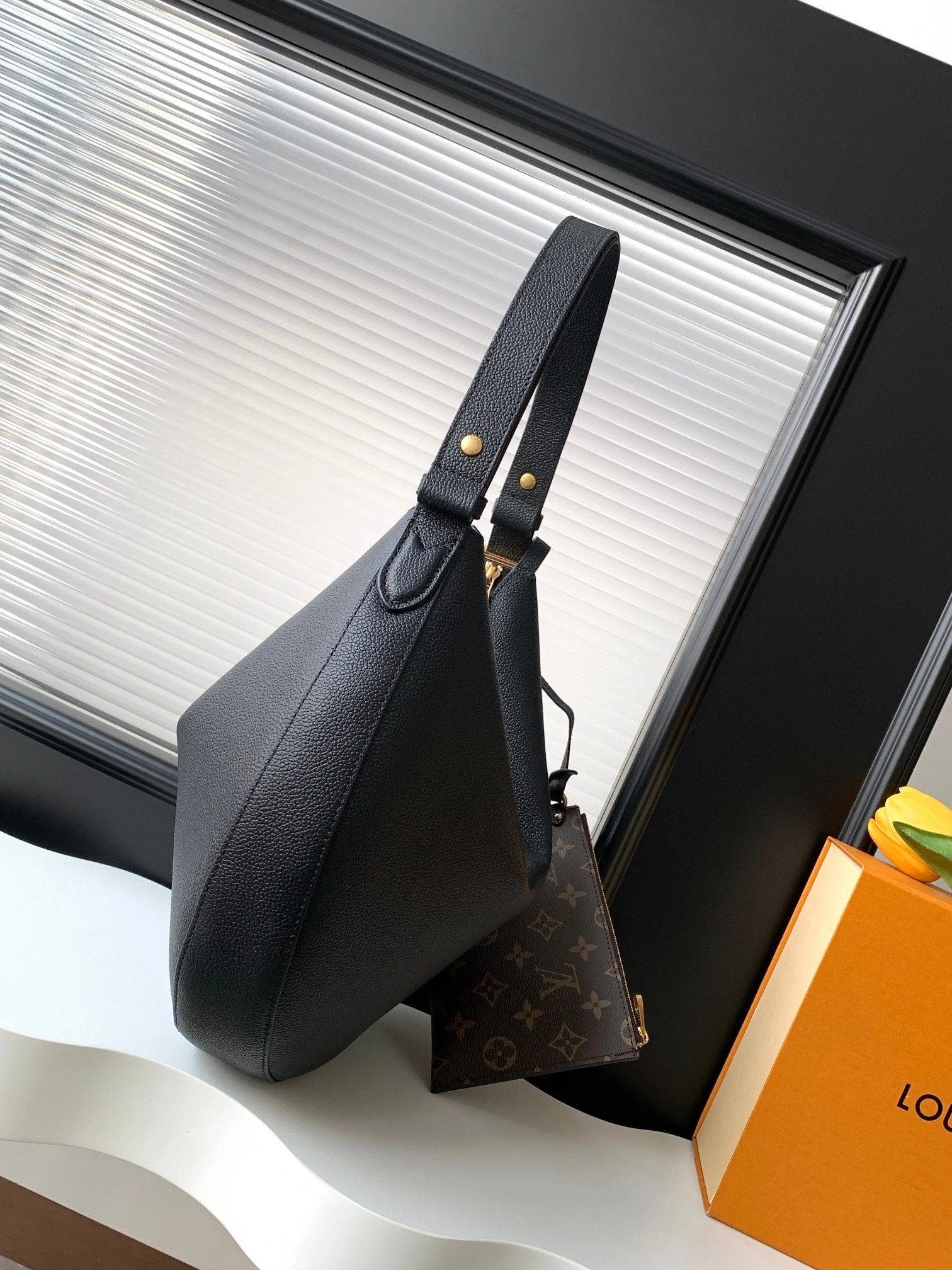 momo-- 8V M14417 cowhide high quality version item:E-B330F1794H