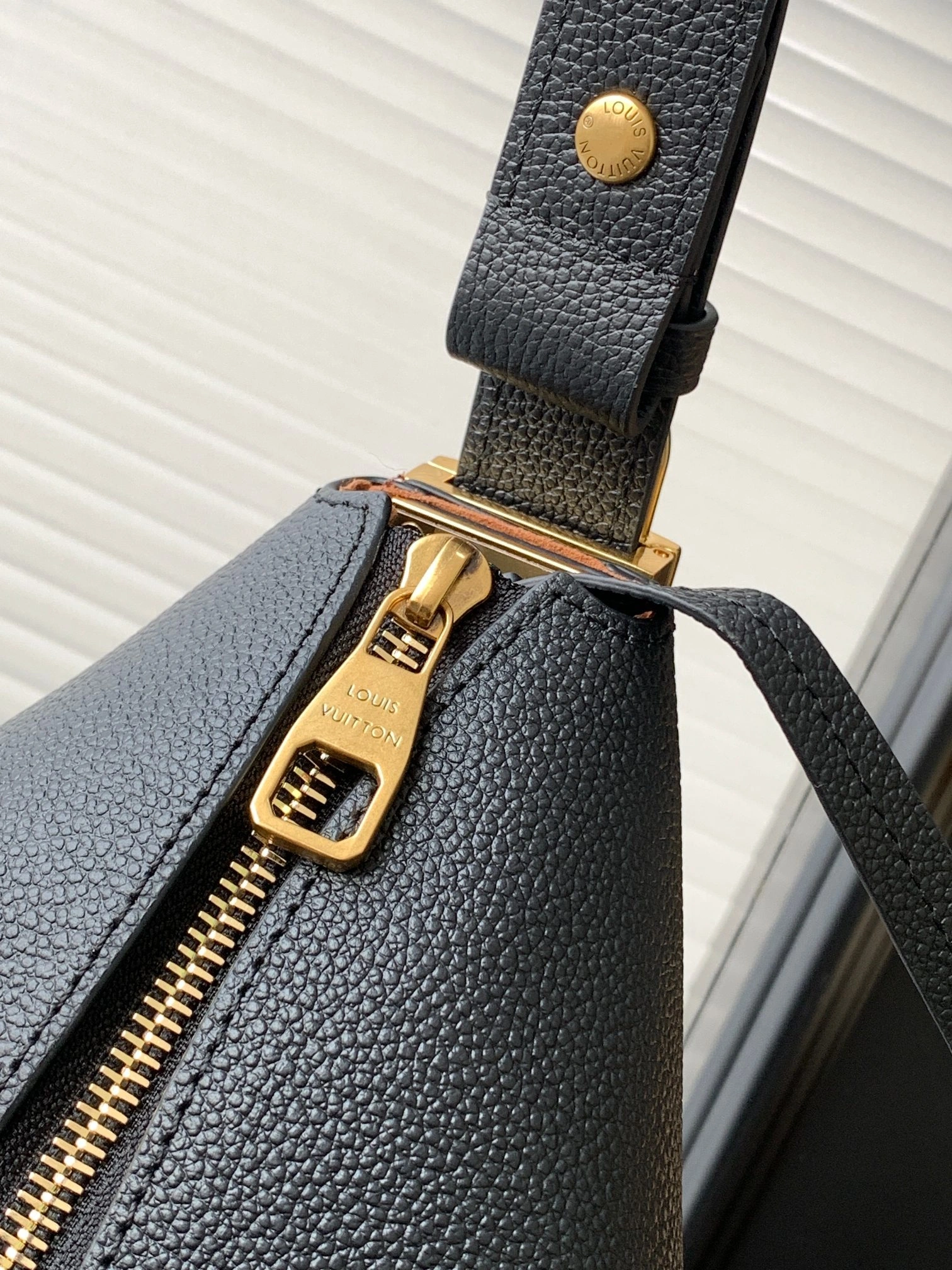momo-- 8V M14417 cowhide high quality version item:E-B330F1794H