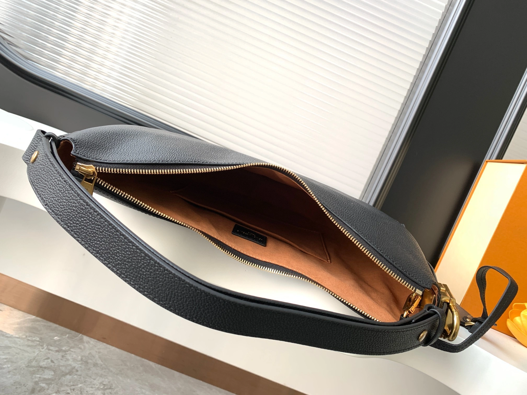 momo-- 8V M14417 cowhide high quality version item:E-B330F1794H