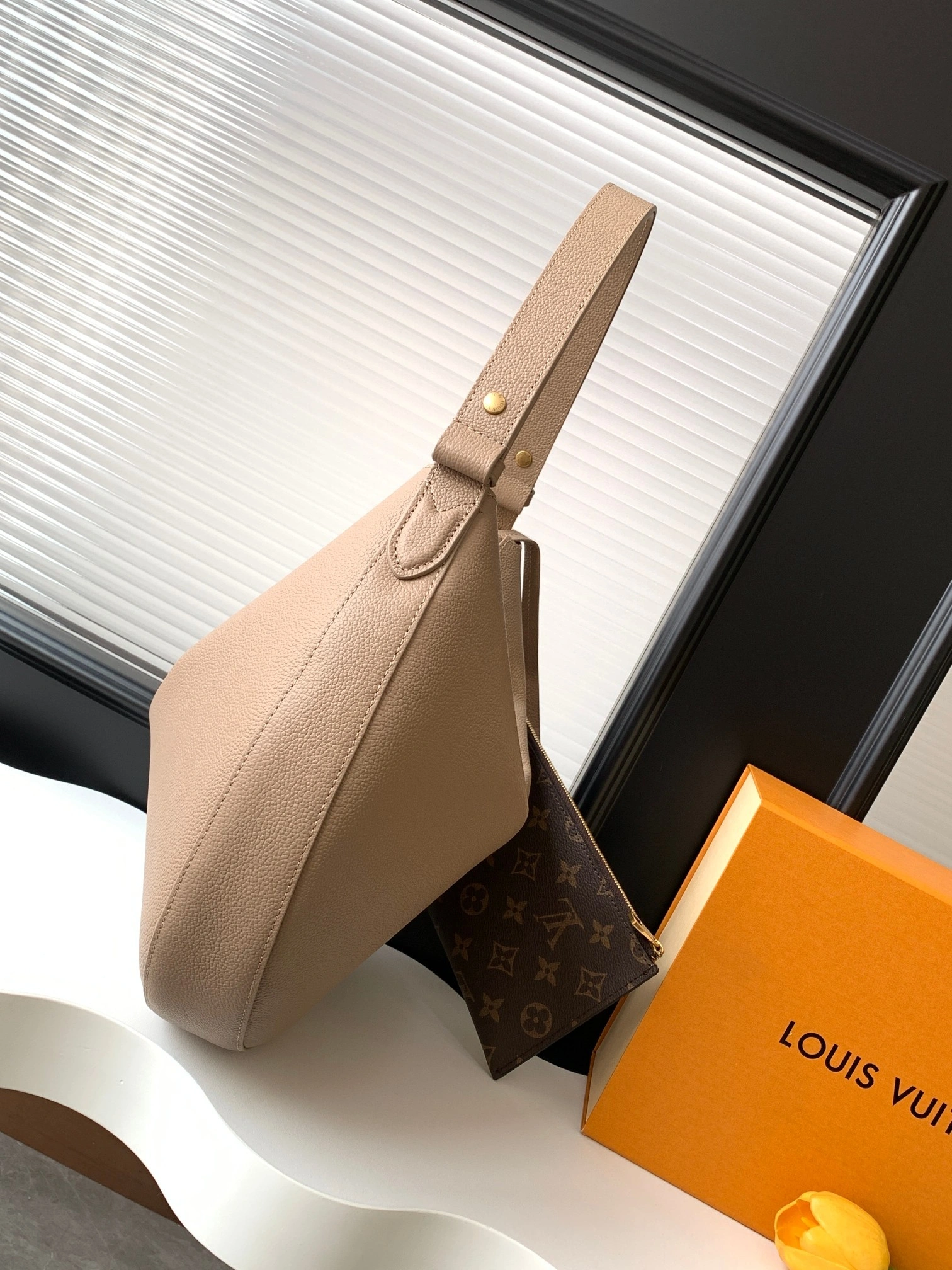 momo-- 8V M14635 cowhide high quality version item:E-B330F1793H