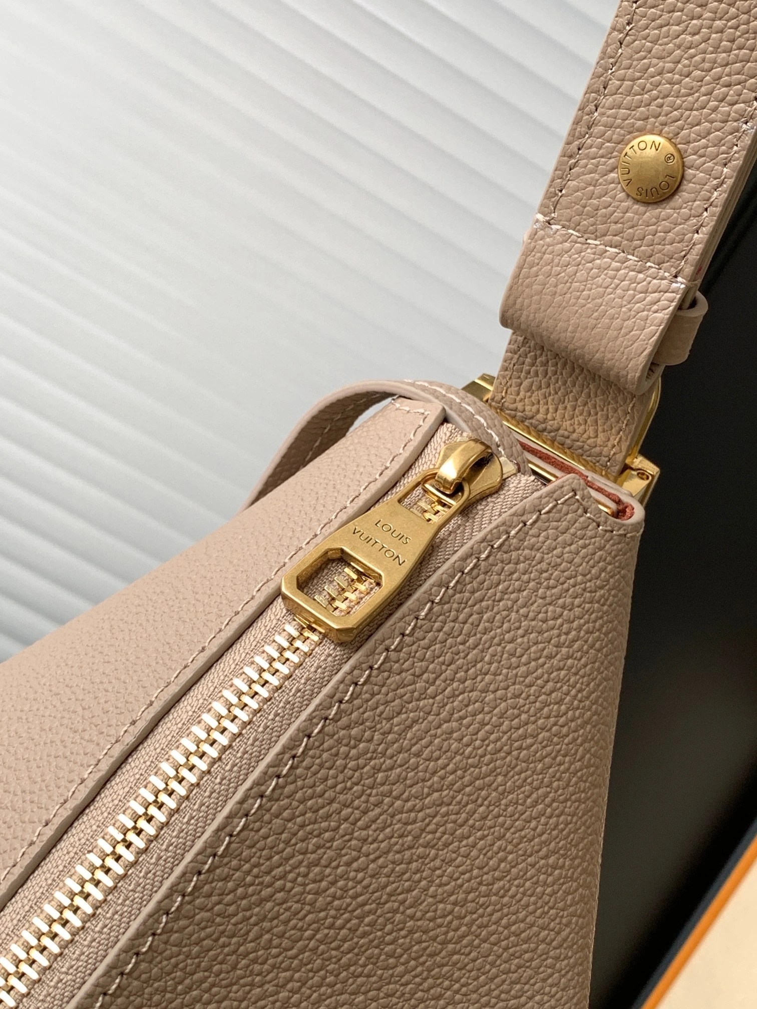 momo-- 8V M14635 cowhide high quality version item:E-B330F1793H