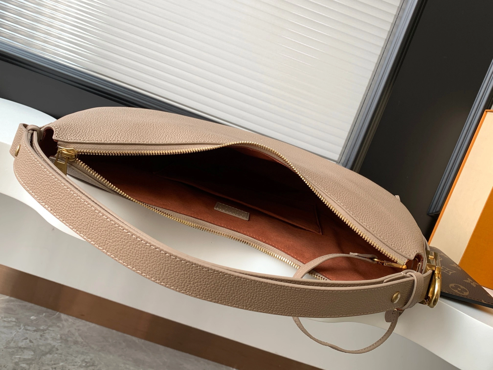 momo-- 8V M14635 cowhide high quality version item:E-B330F1793H