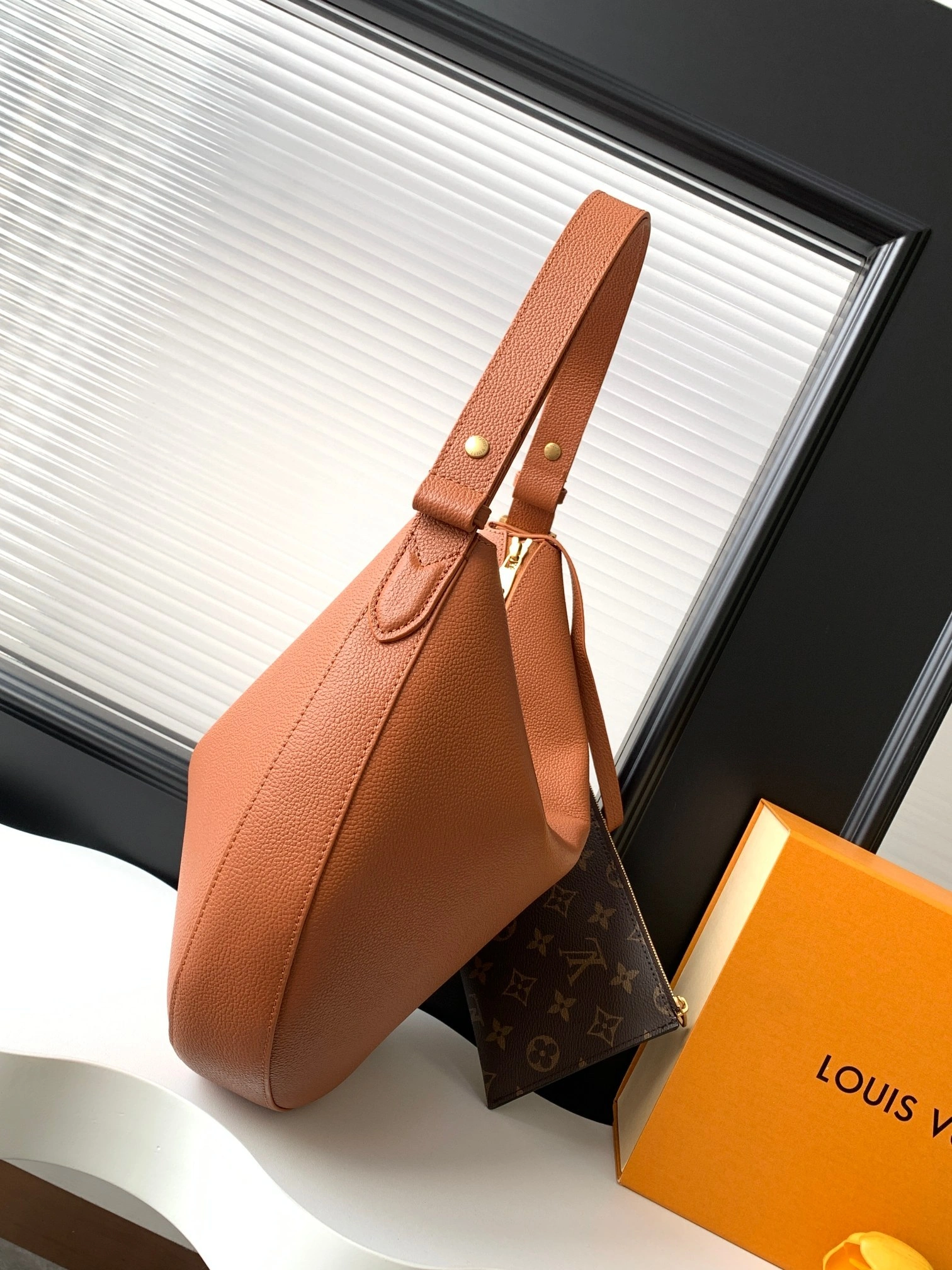 momo-- 8V M14642 cowhide high quality version item:E-B330F1792H