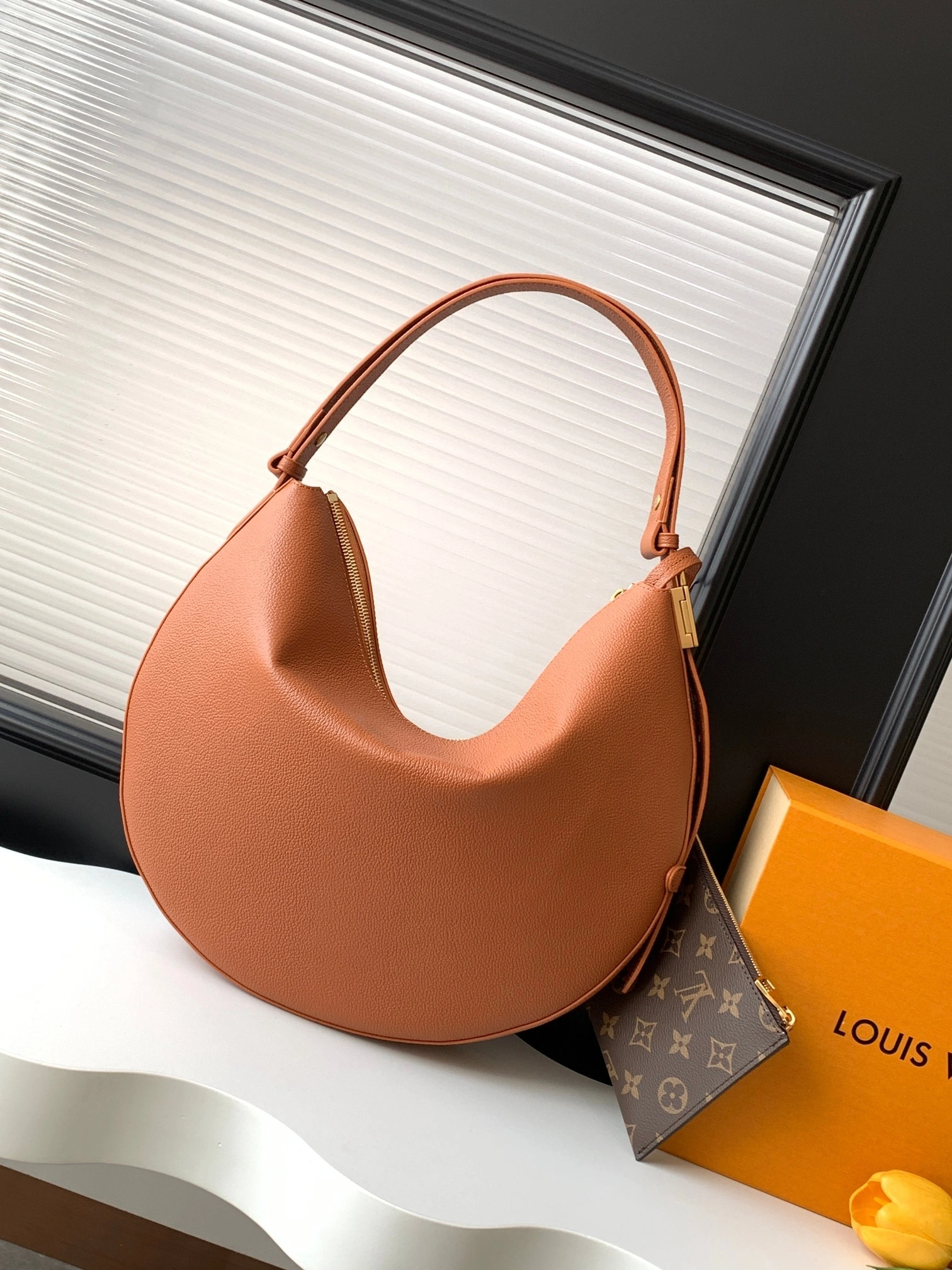 momo-- 8V M14642 cowhide high quality version item:E-B330F1792H