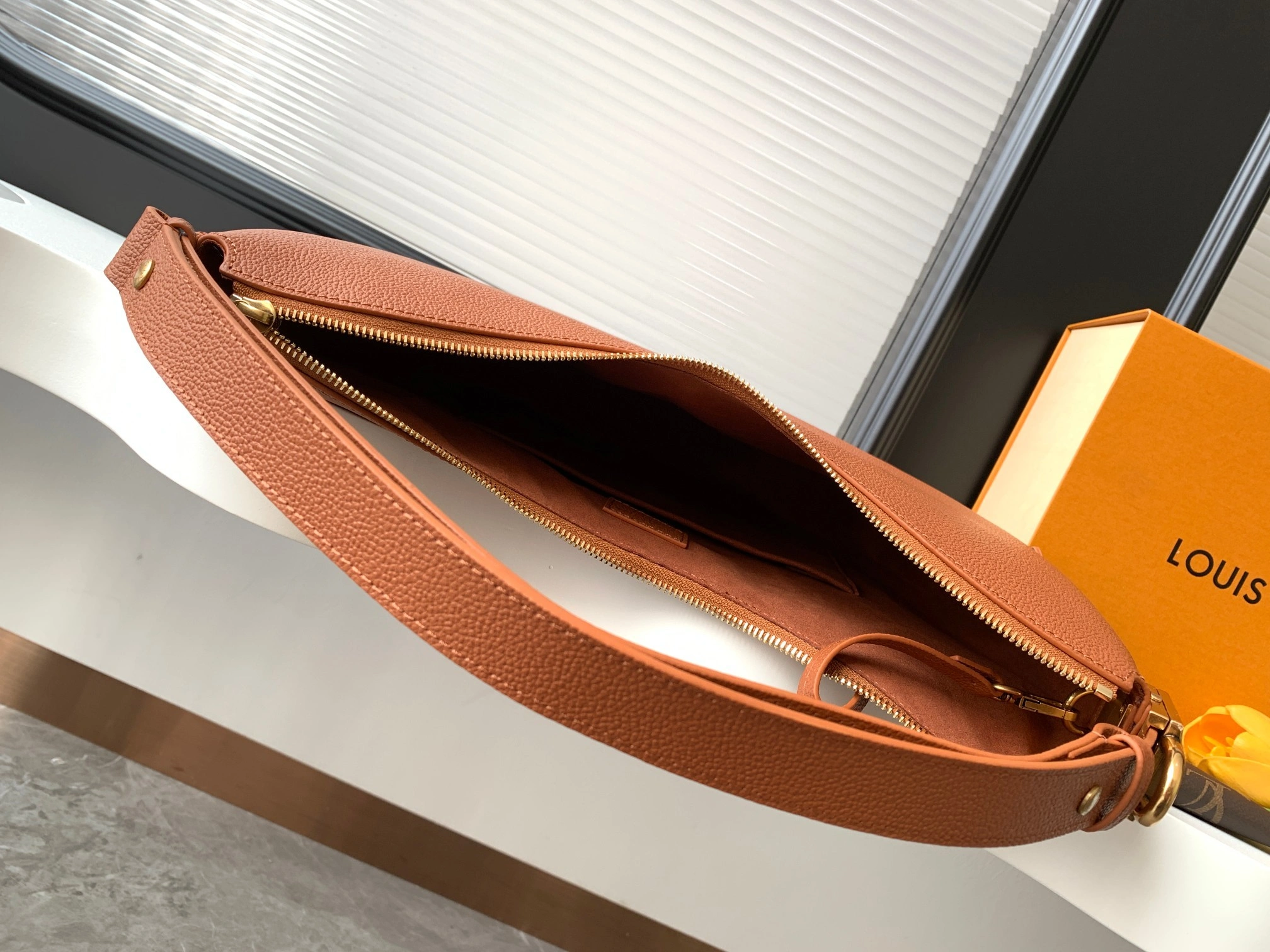 momo-- 8V M14642 cowhide high quality version item:E-B330F1792H