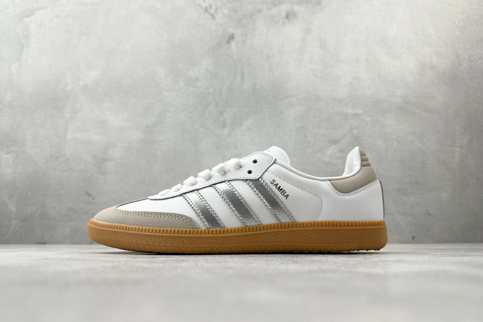 Flying pig--14i41s JI2725 originals SAMBA OG “White Silver Metallic” item: E-X000L2822B