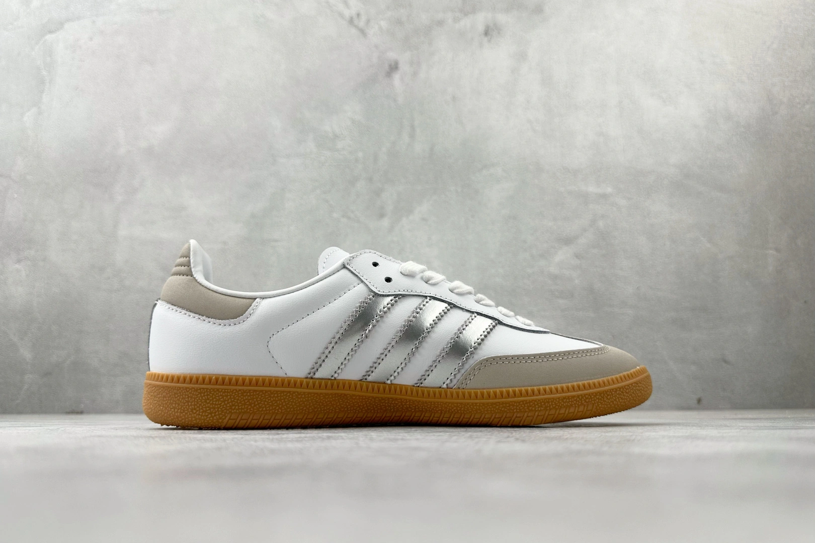 Flying pig--14i41s JI2725 originals SAMBA OG “White Silver Metallic” item: E-X000L2822B