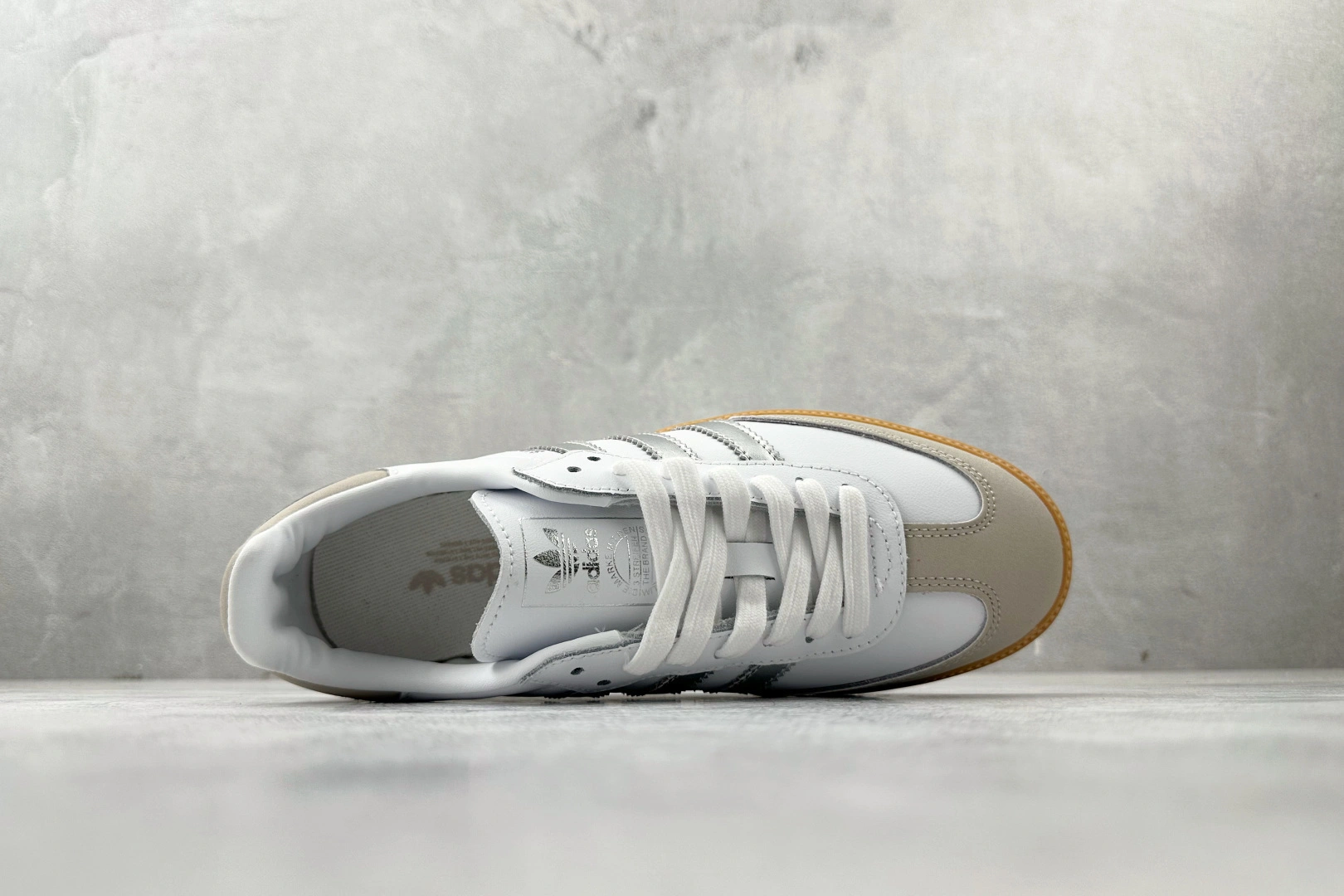 Flying pig--14i41s JI2725 originals SAMBA OG “White Silver Metallic” item: E-X000L2822B