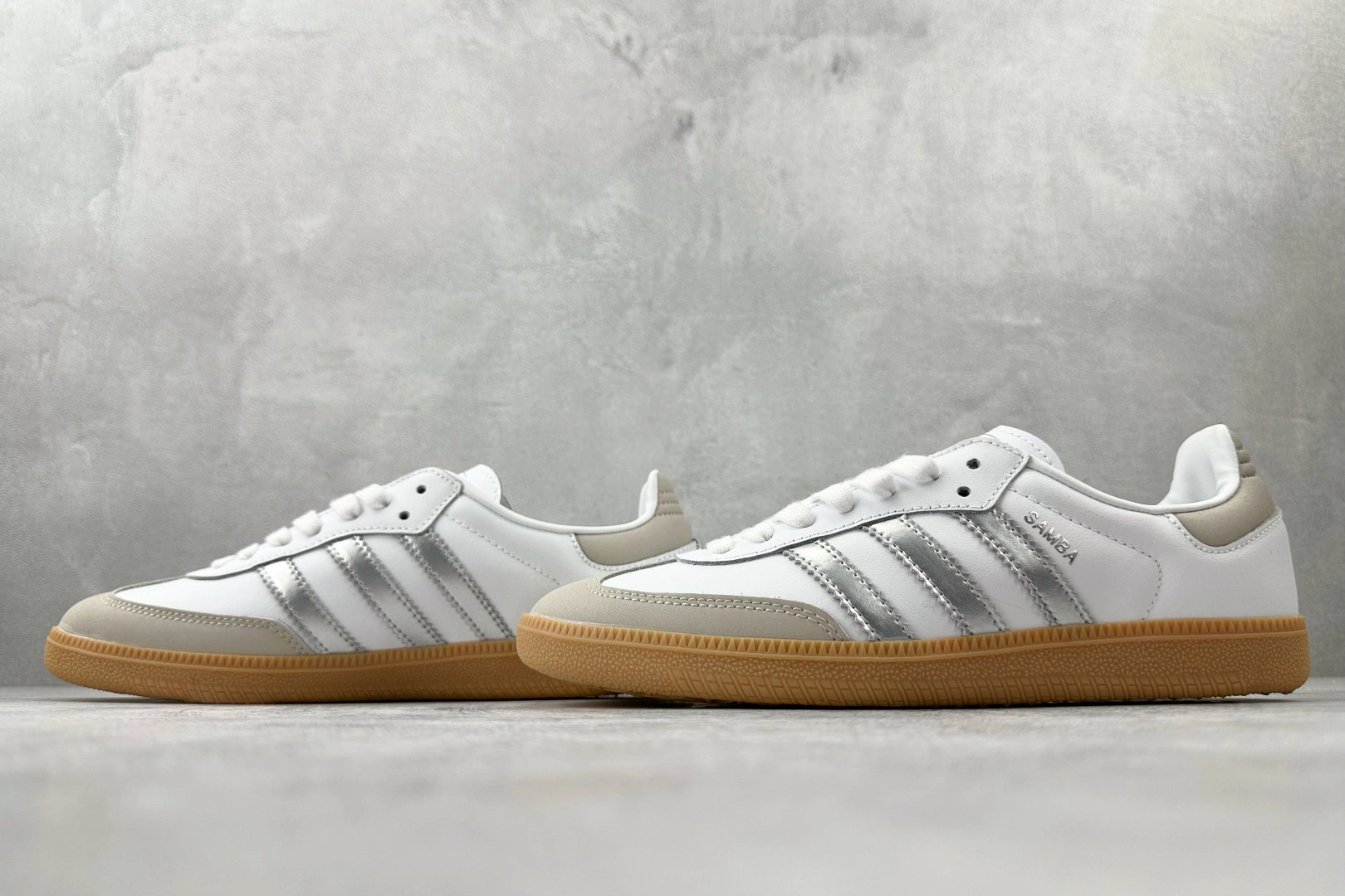 Flying pig--14i41s JI2725 originals SAMBA OG “White Silver Metallic” item: E-X000L2822B