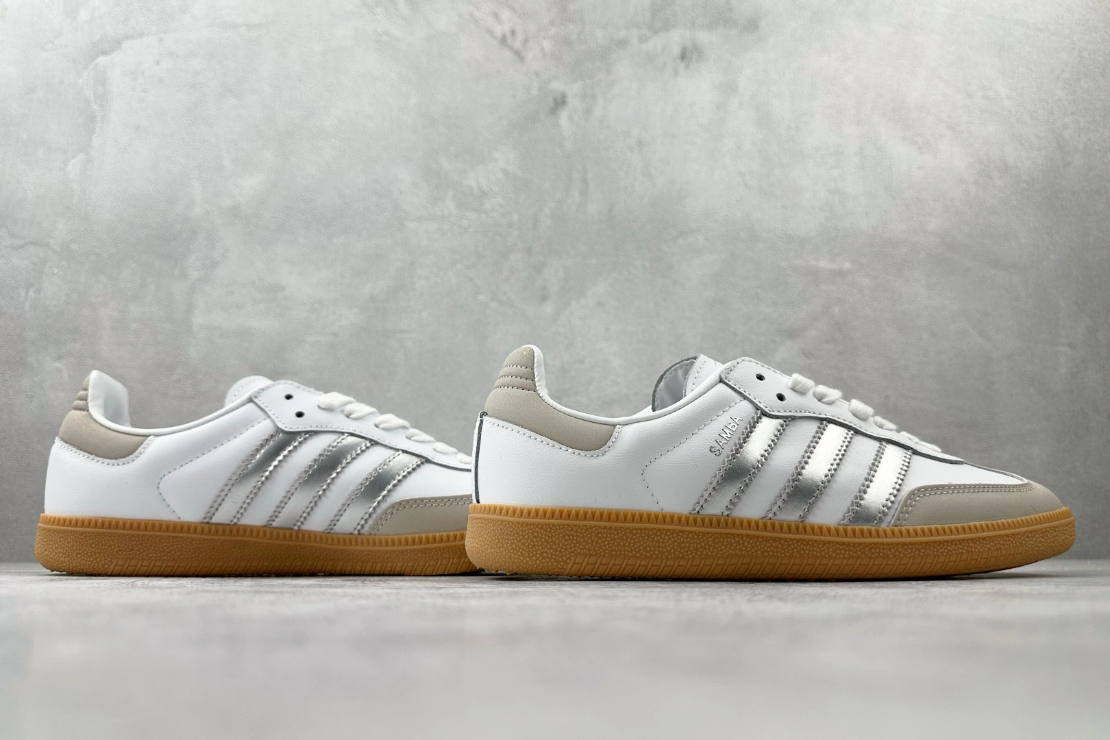Flying pig--14i41s JI2725 originals SAMBA OG “White Silver Metallic” item: E-X000L2822B
