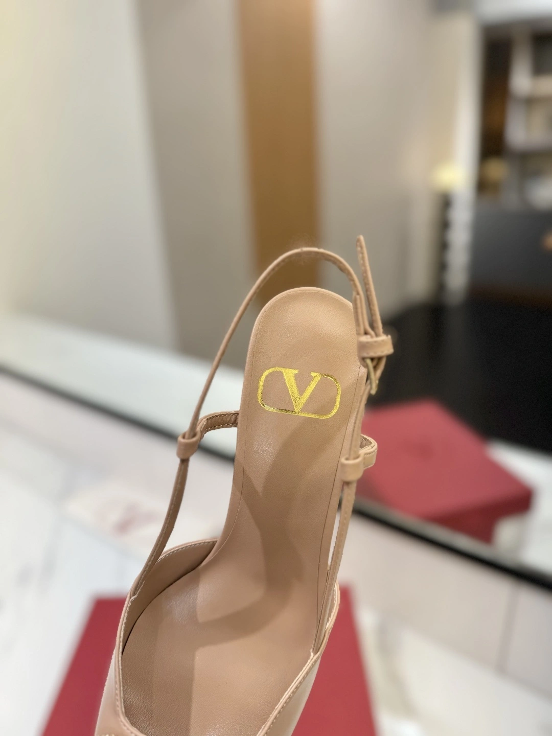 COCO-- V1859ti9o 3W2S0R01EST04W Heel height：8CM VLogo Signature cowhide goatskin item:E-X138C3014