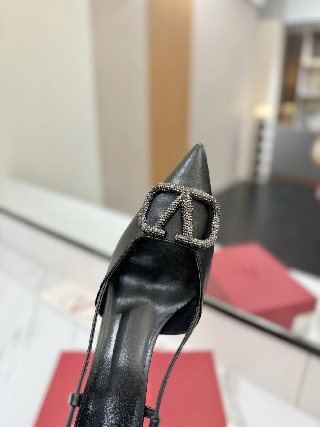 COCO-- V1859ti9o 3W2S0R01EST249 Heel height：8CM VLogo Signature cowhide goatskin item:E-X138C3013