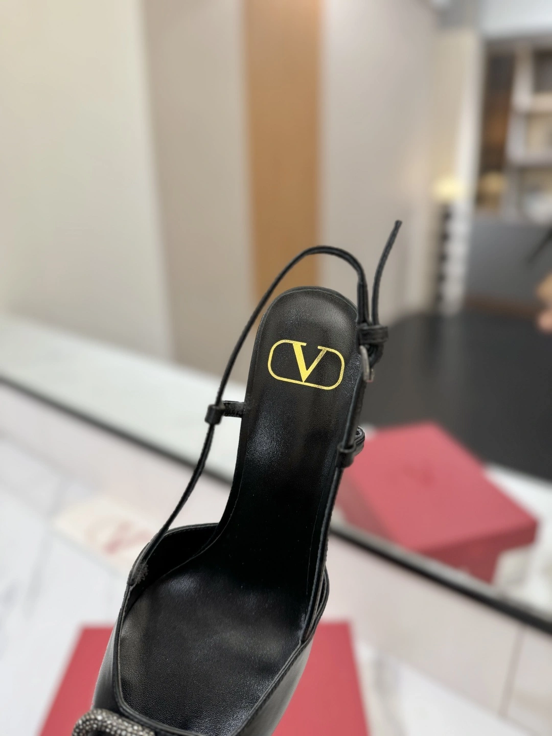 COCO-- V1859ti9o 3W2S0R01EST249 Heel height：8CM VLogo Signature cowhide goatskin item:E-X138C3013