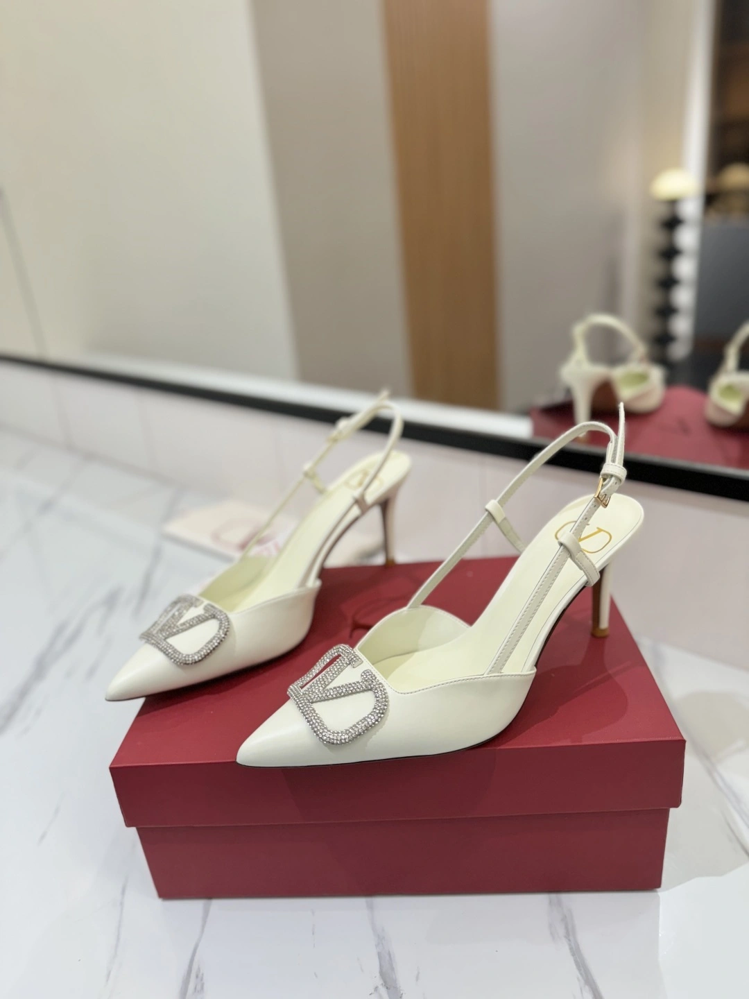 COCO-- V1859ti9o 3W2S0R01ESTIA5 Heel height：8CM VLogo Signature cowhide goatskin item:E-X138C3012
