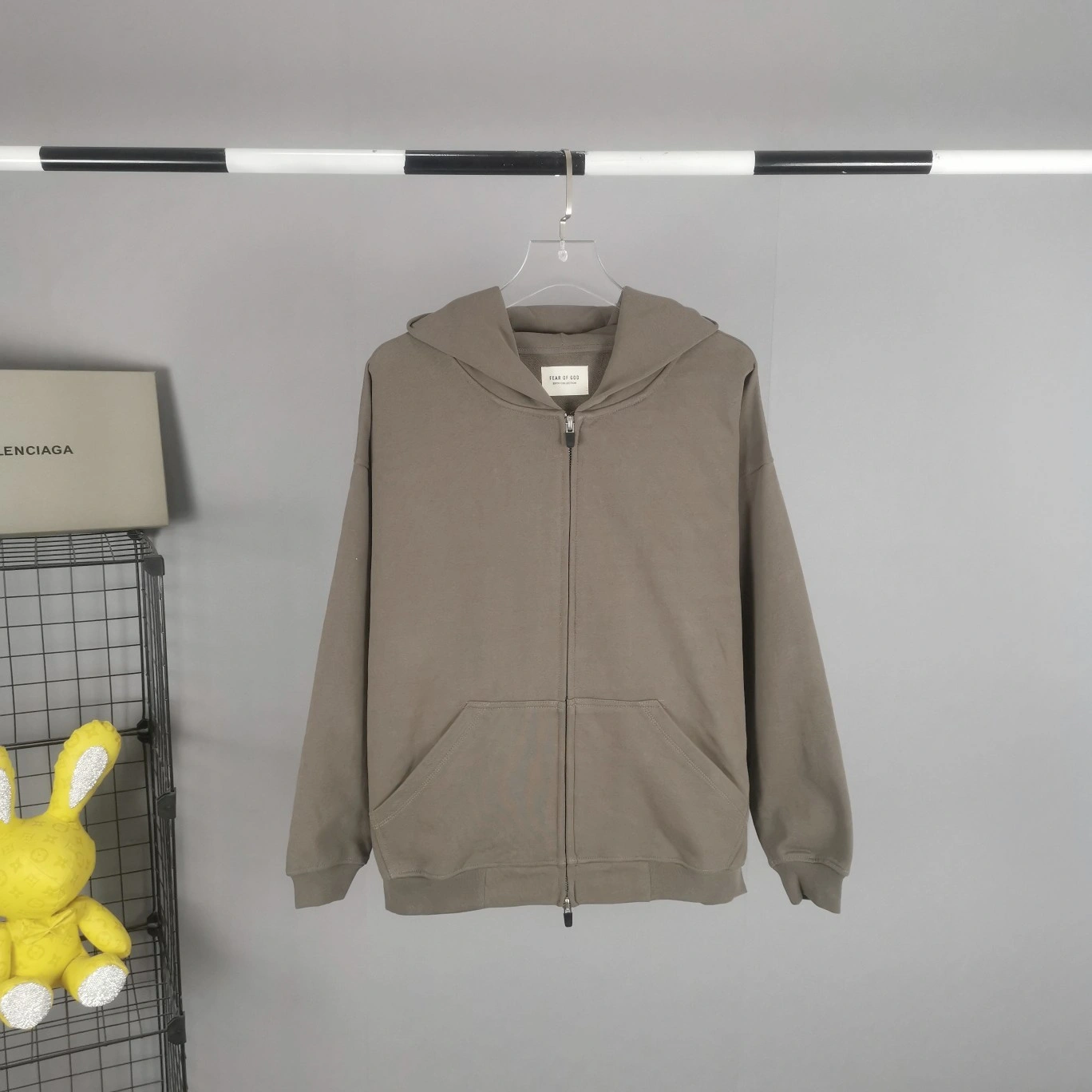 oversized item:C-F477D2053