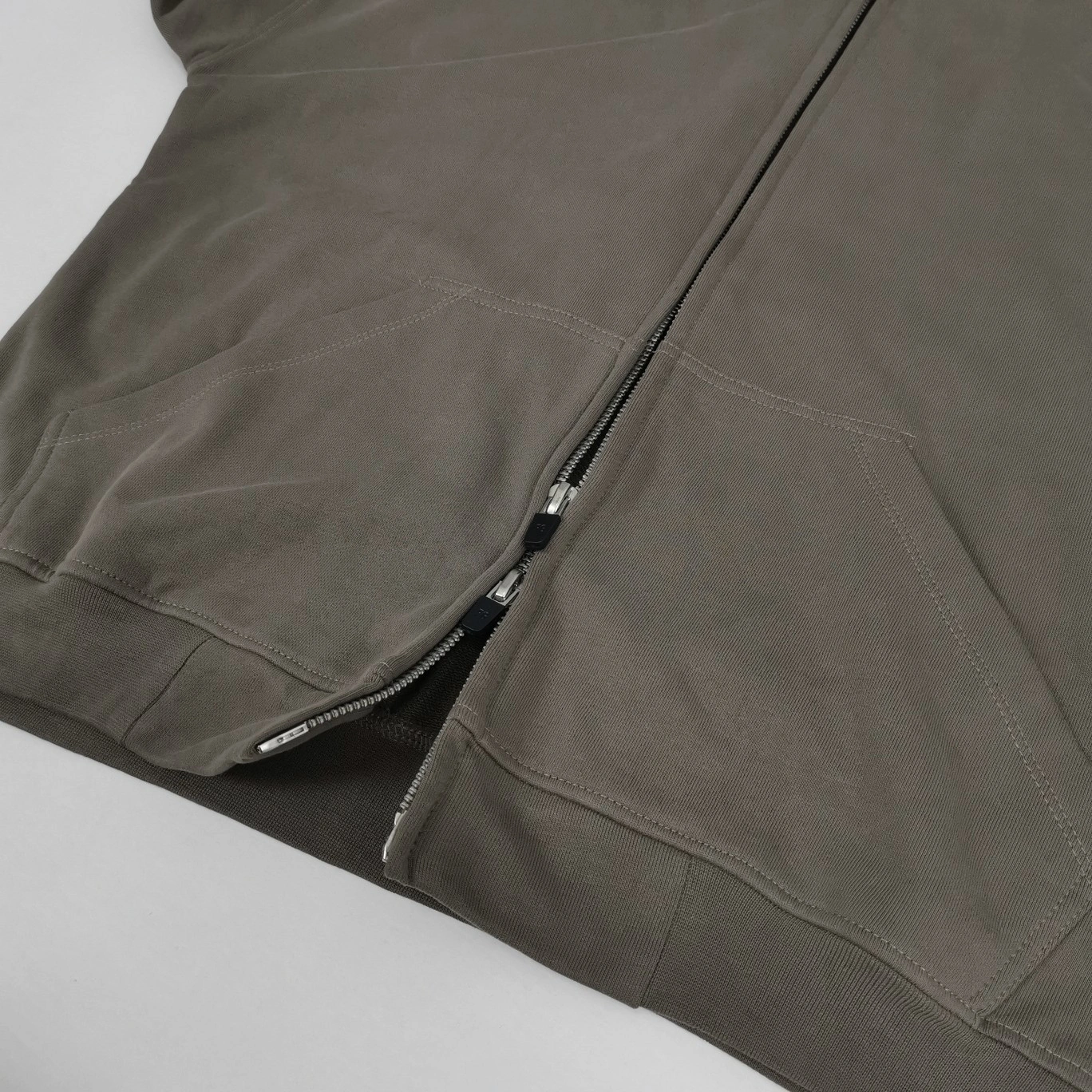 oversized item:C-F477D2053