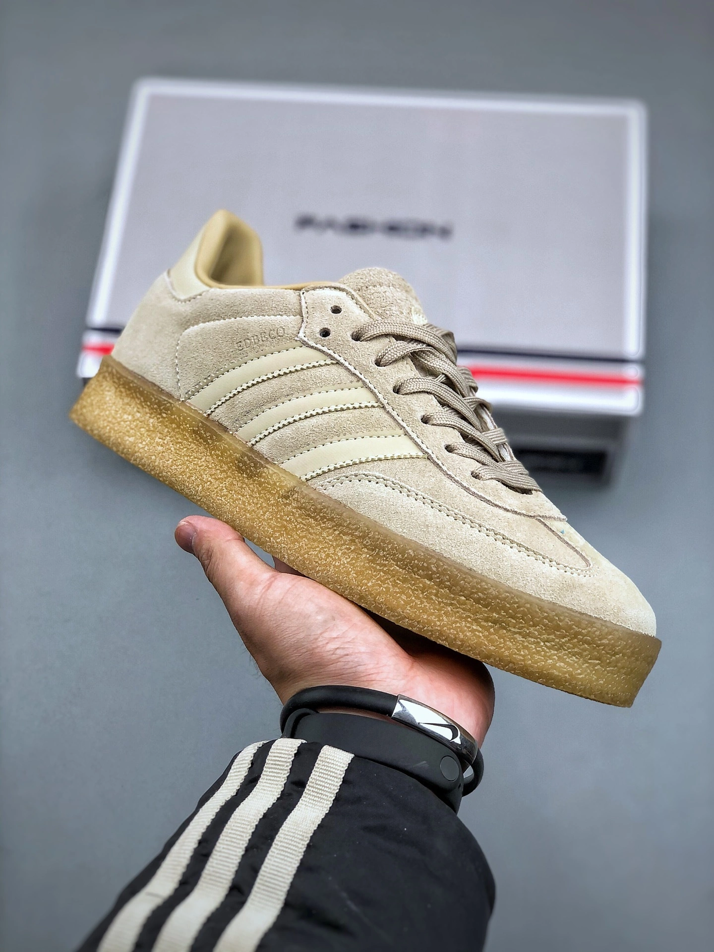 Flying pig-- 14i41s ID7298 KITH x Clarks x Originals 8th Street Samba item: E-X000L2402B