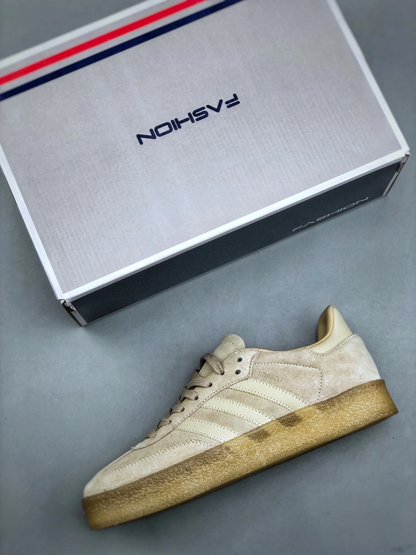 Flying pig-- 14i41s ID7298 KITH x Clarks x Originals 8th Street Samba item: E-X000L2402B