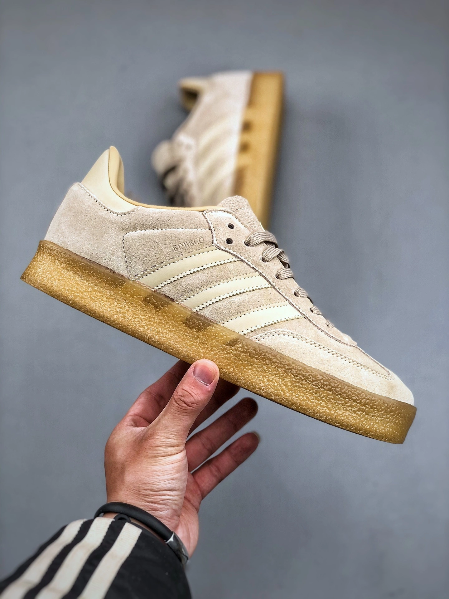 Flying pig-- 14i41s ID7298 KITH x Clarks x Originals 8th Street Samba item: E-X000L2402B