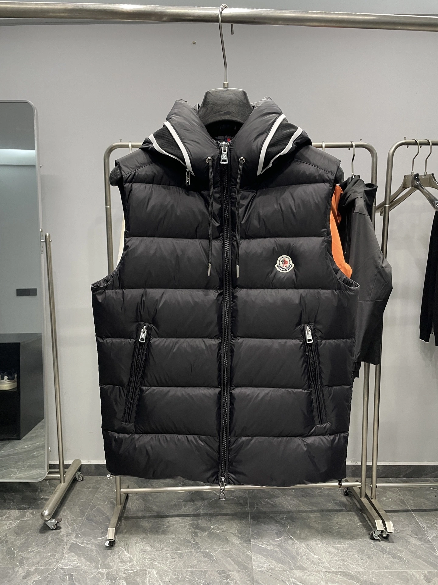 Bald Eagle- 7o9385r high quality version Down jacket 90% white duck down 刺绣embroidery 尼龙 nylon 2Colour item:E-F360K1112-2