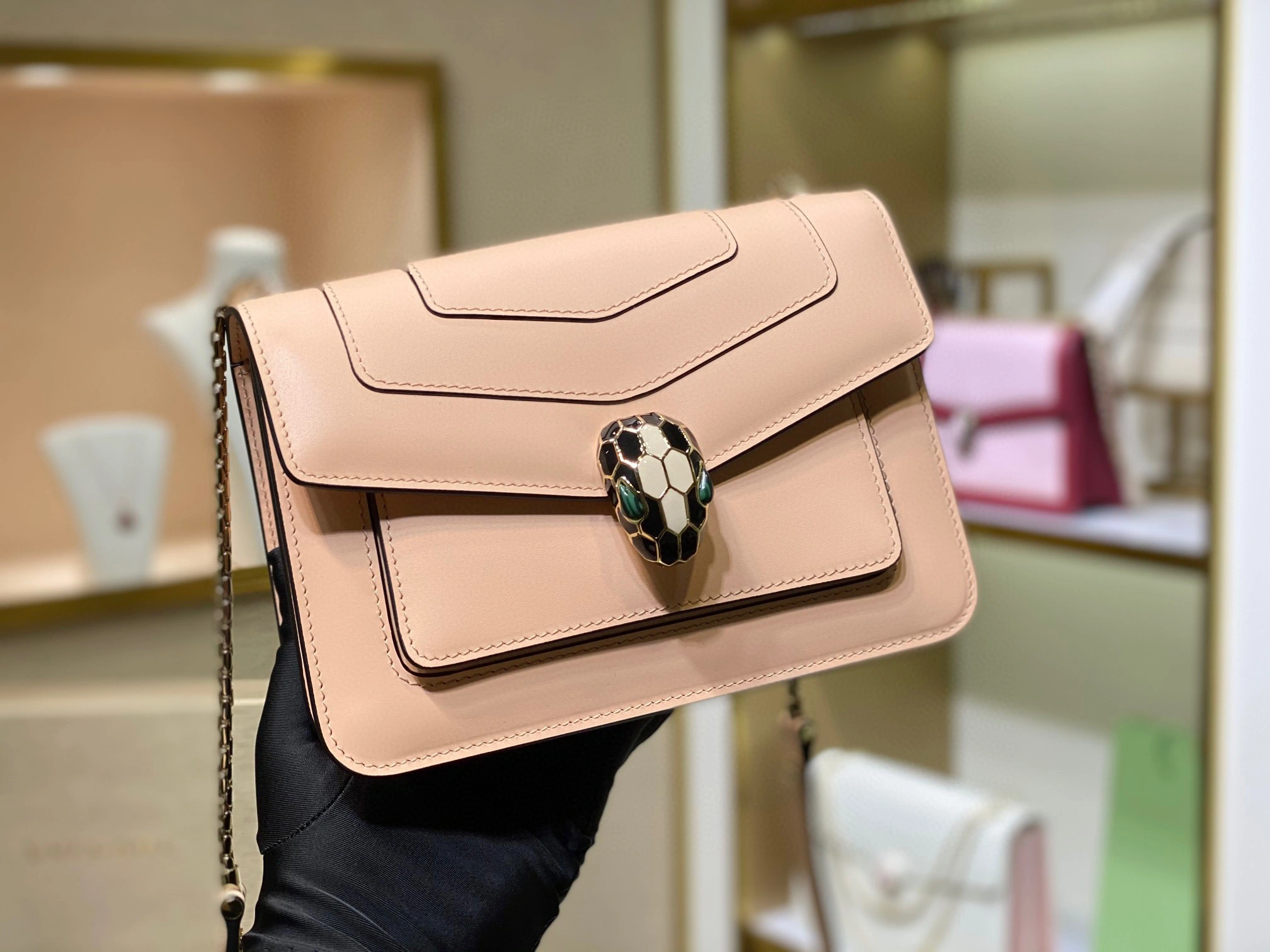 serpentiforever 289676 item:B-B063B0619