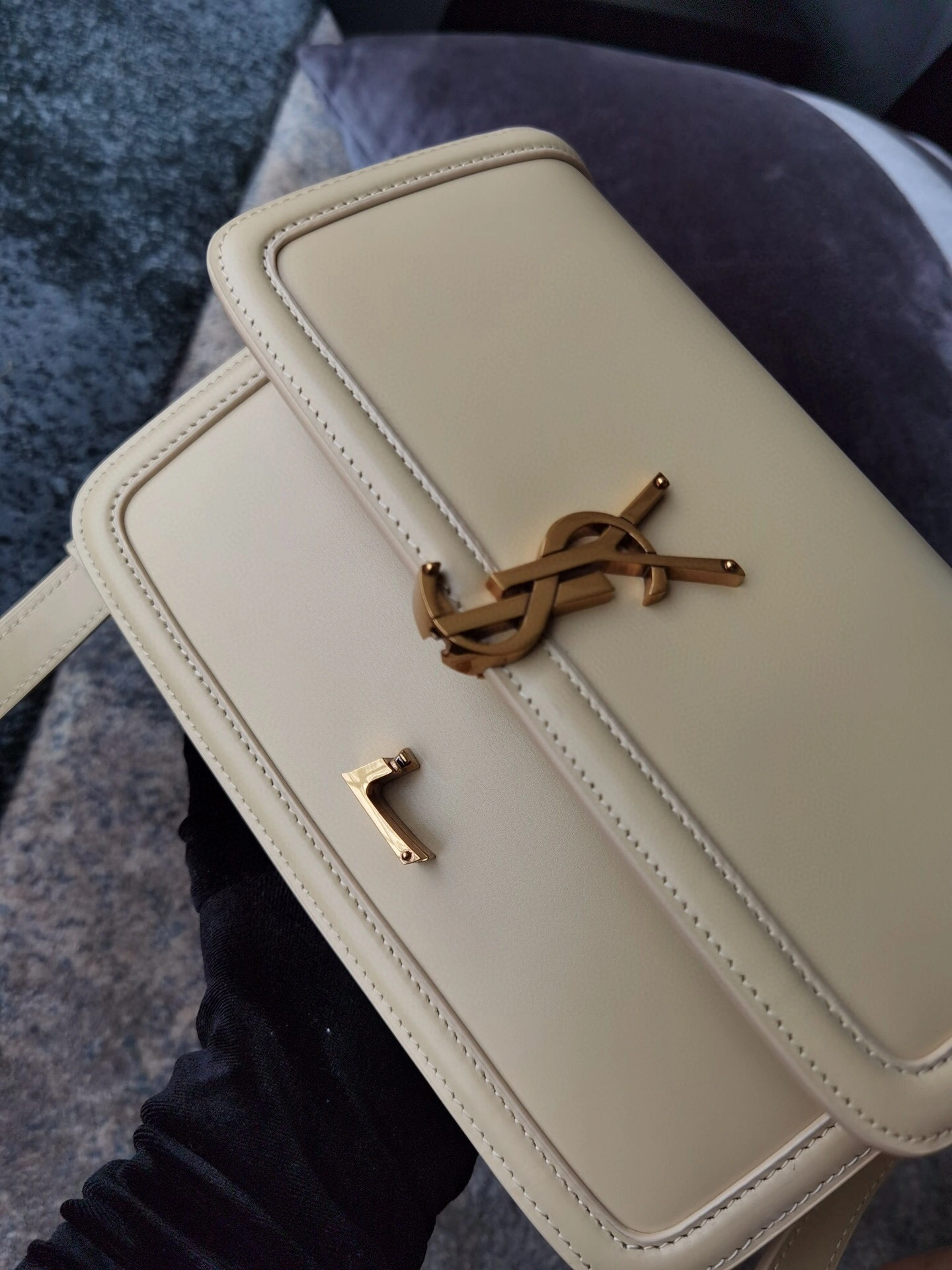 &shoulder bag buttermilk skin 634306,counters quality item: 086J063BO880J0794