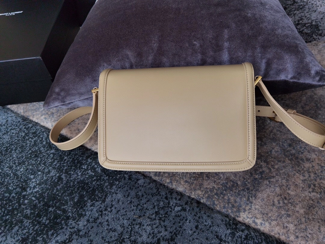 &shoulder bag buttermilk skin 634306,counters quality item: 086J063BO880J0794