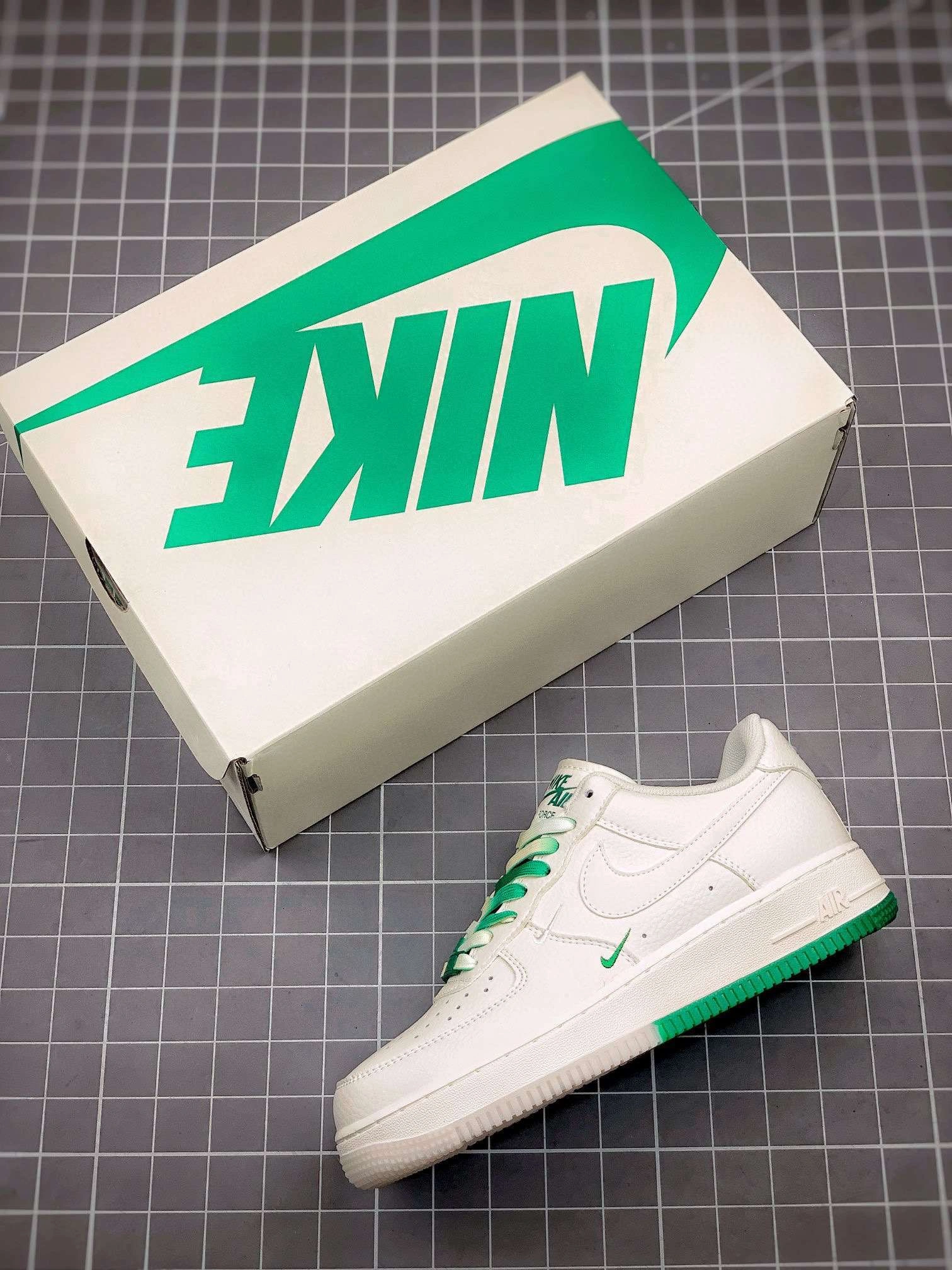 &sneaker 3a- BO6638-160 item :W00X26G1623