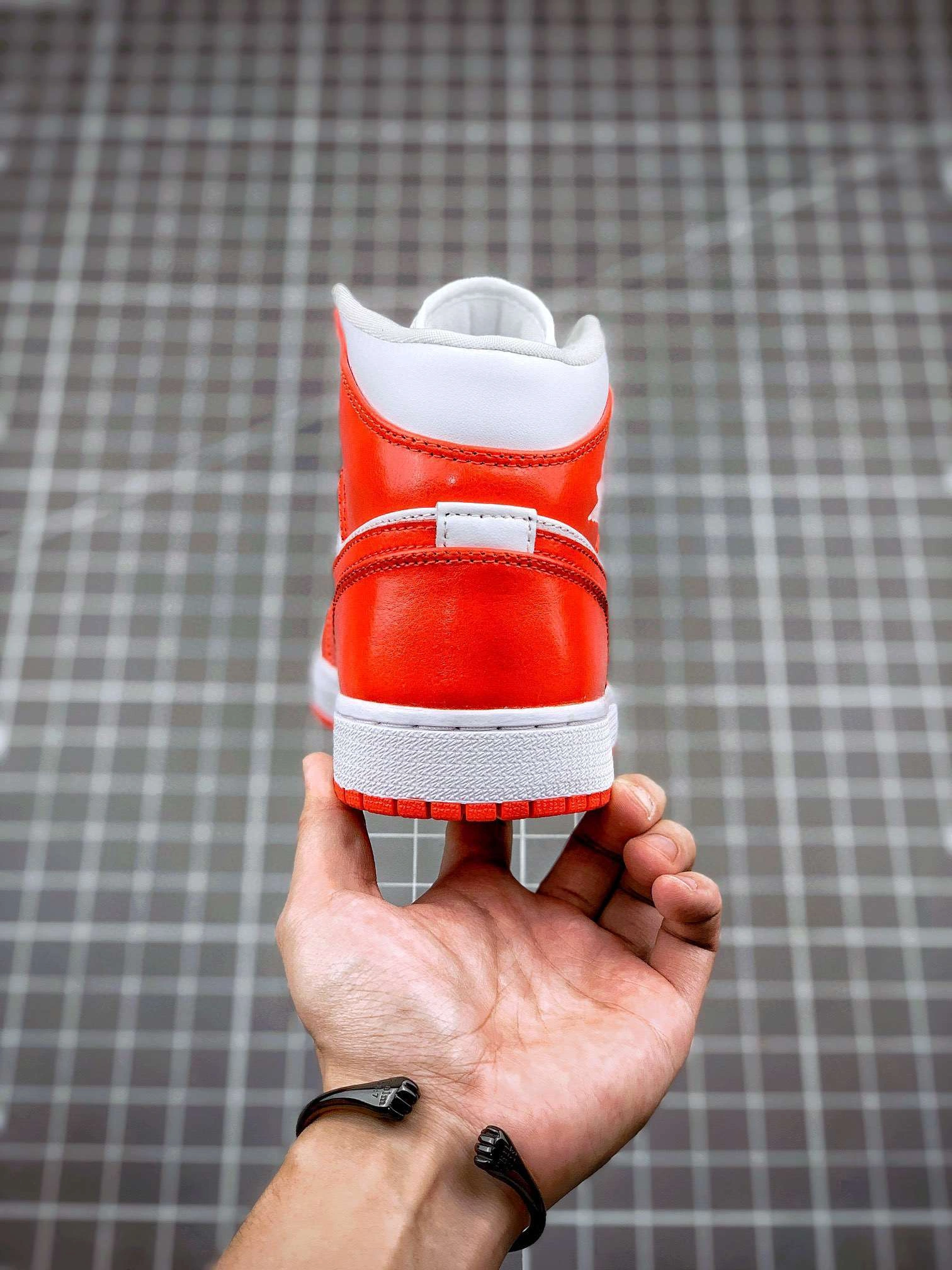 &sneaker 3a- BQ6472-116 item :W00X24G1614