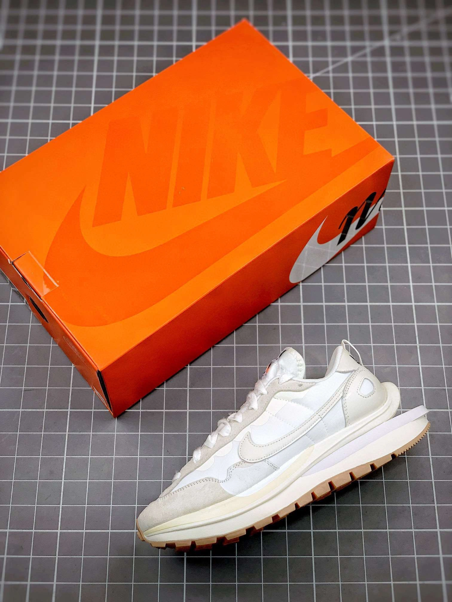 &sneaker 3a- DD1875-100 item :W00X40G1625